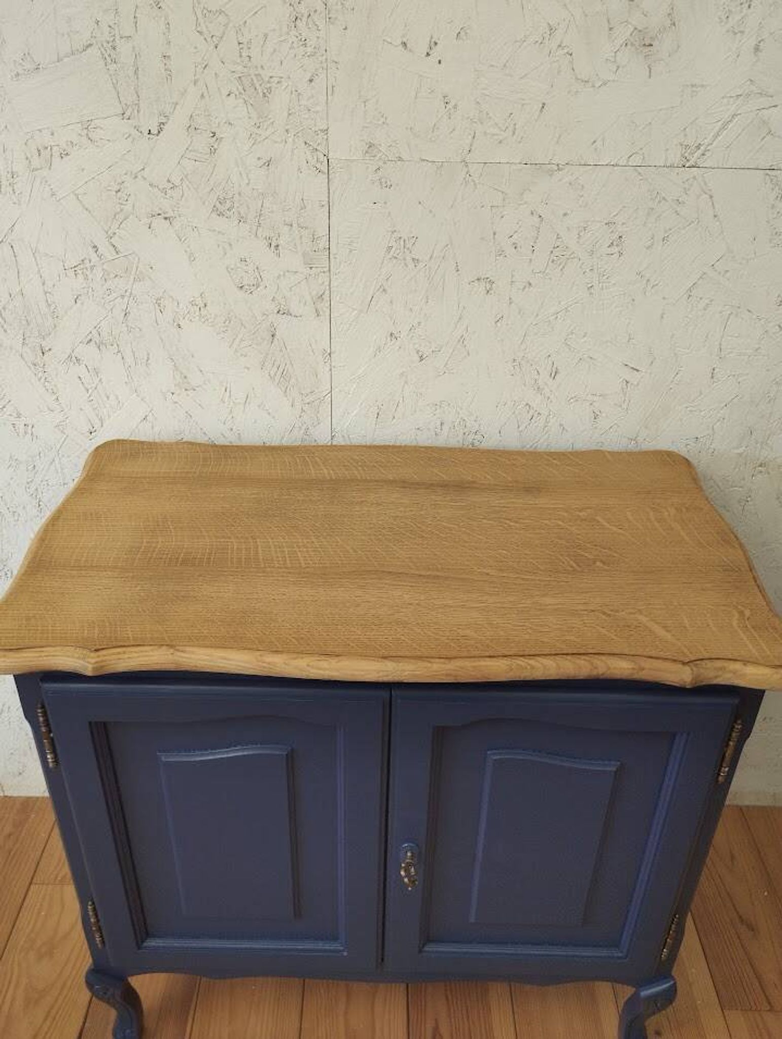Occasional furniture, sideboard