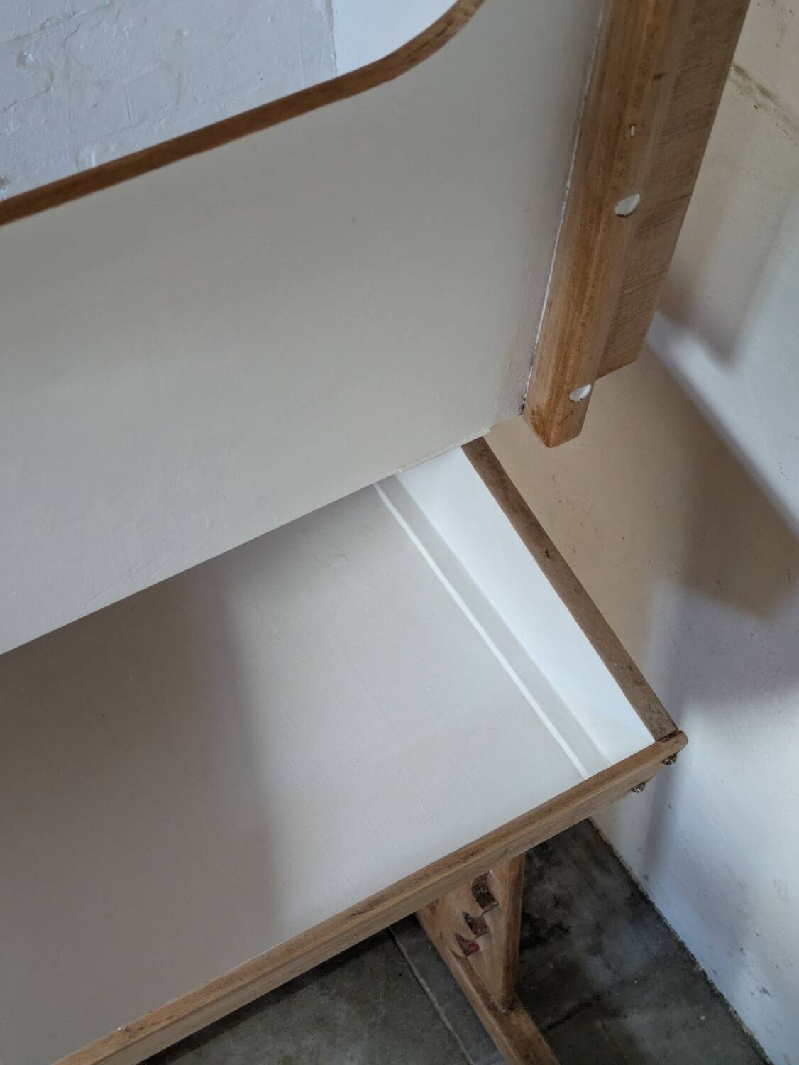 Bureau d'écolier en bois