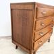Commode vintage en chêne et poignées chrome – années 60