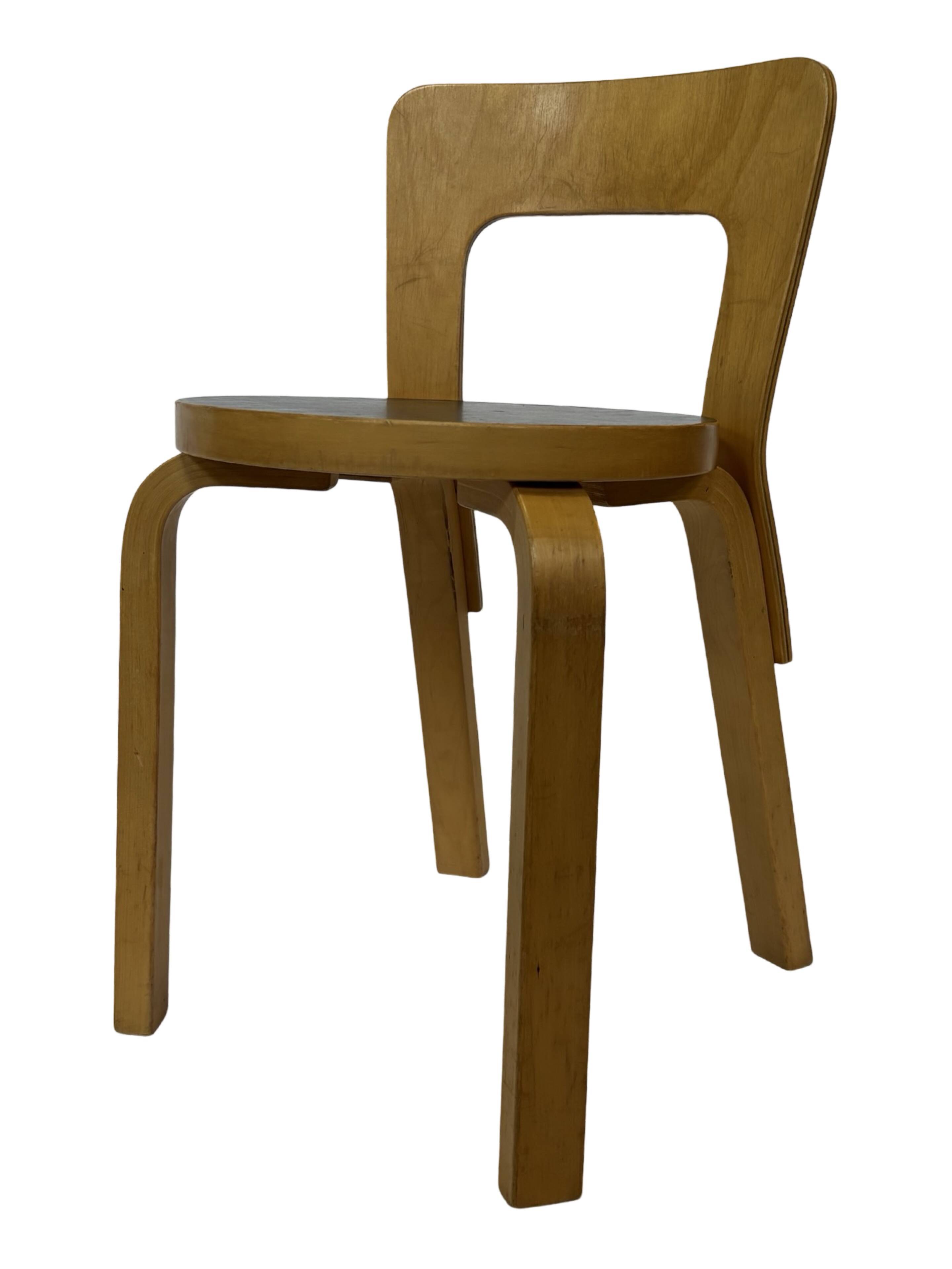 Chaise vintage modèle 65 par Alvar Aalto pour Artek (Linoléum noir)