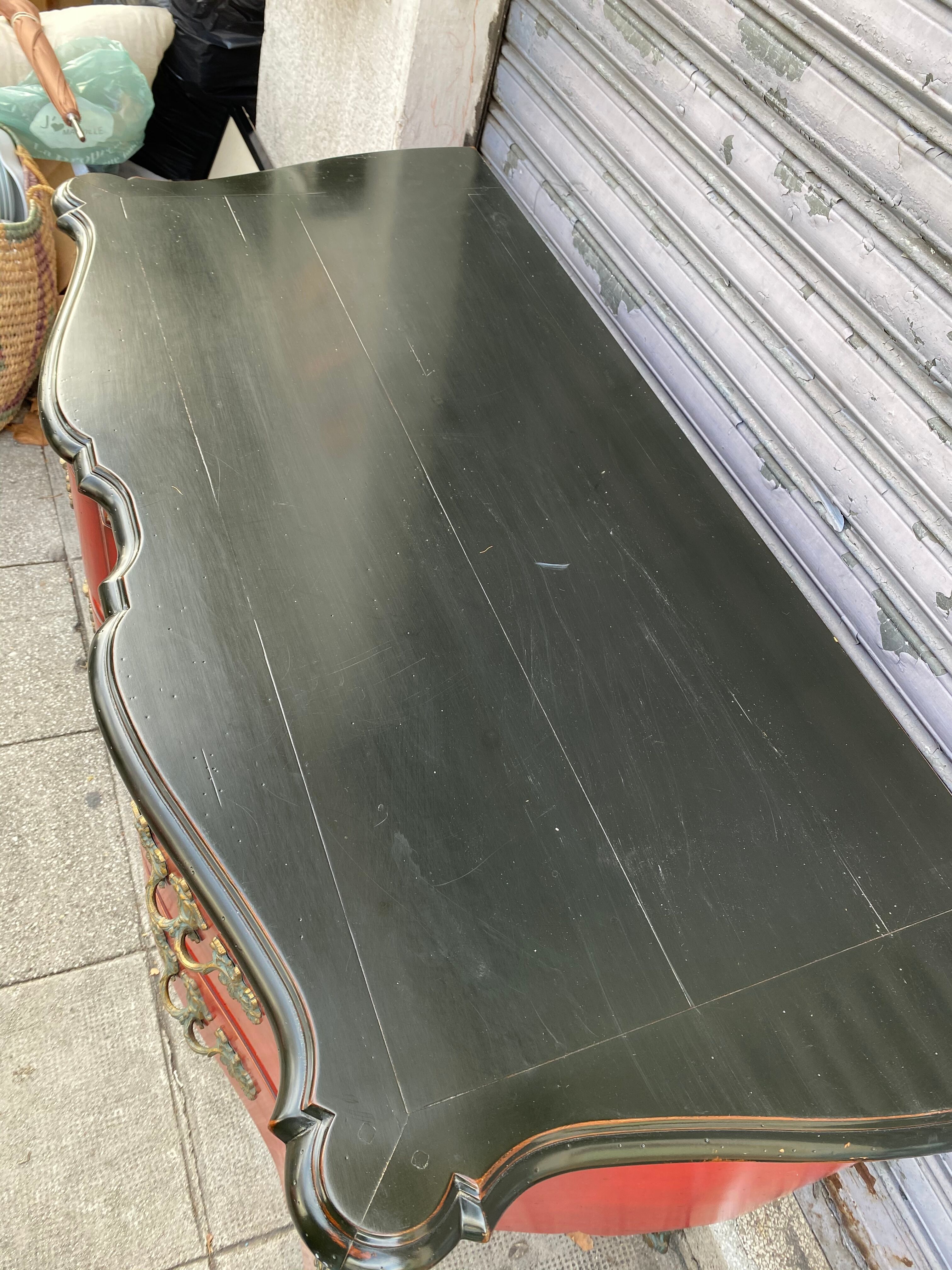 Comfortable louis XV serated