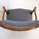 Fauteuil style Louis XV en tissu feutré gris