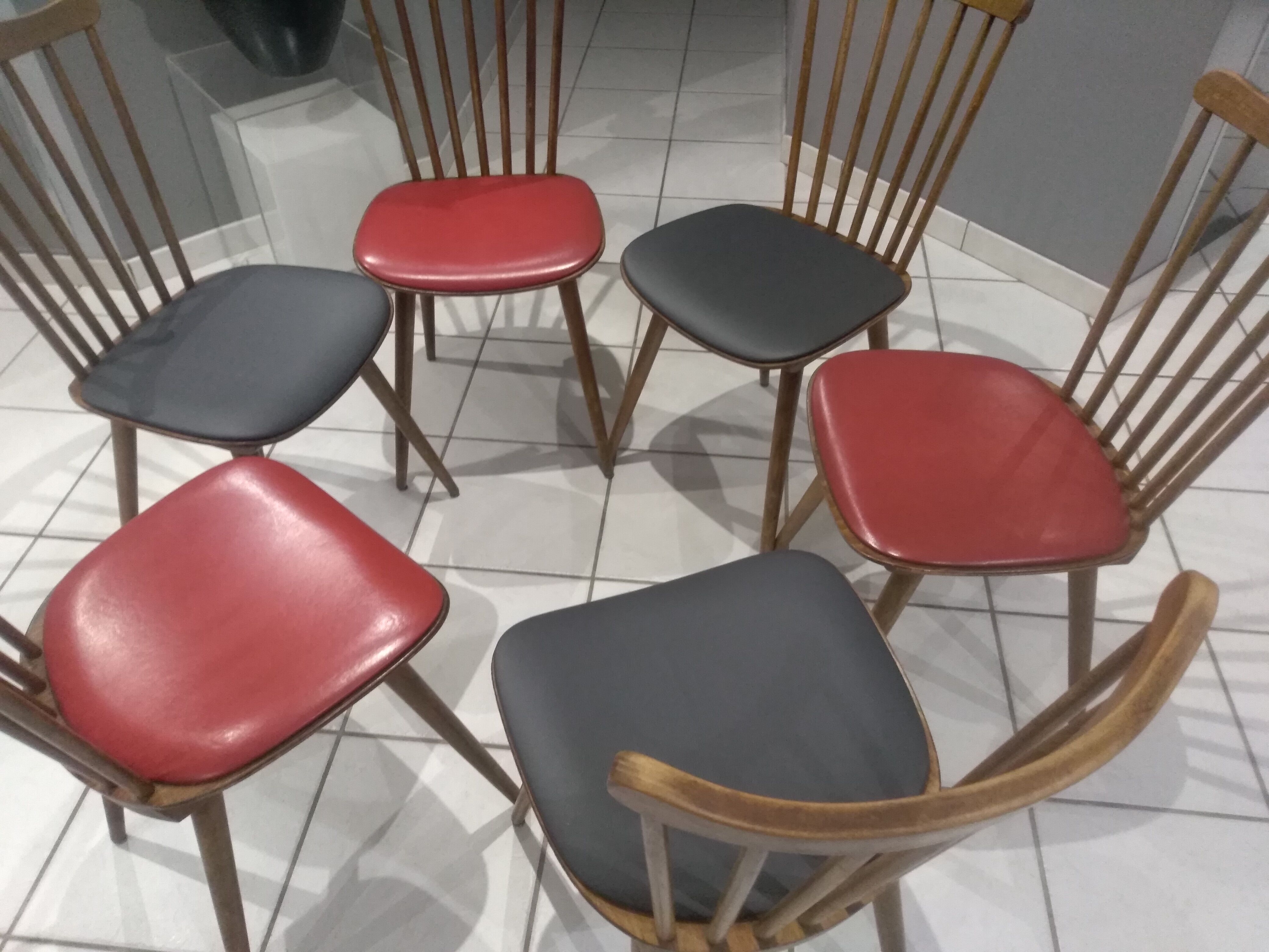 Suite de 6 chaises de Bistrot Baumann modèle Menuet années 1970