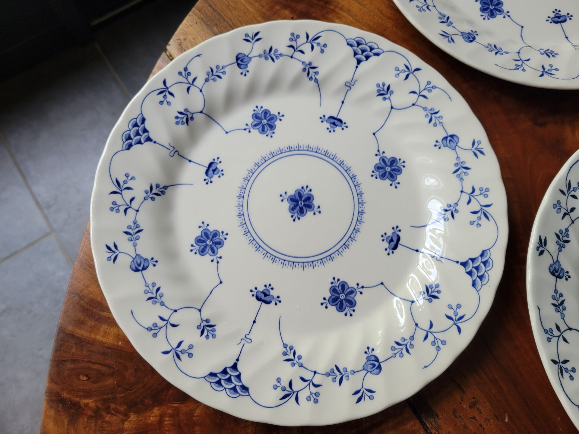 6 assiettes plates Queen's England vers 1970