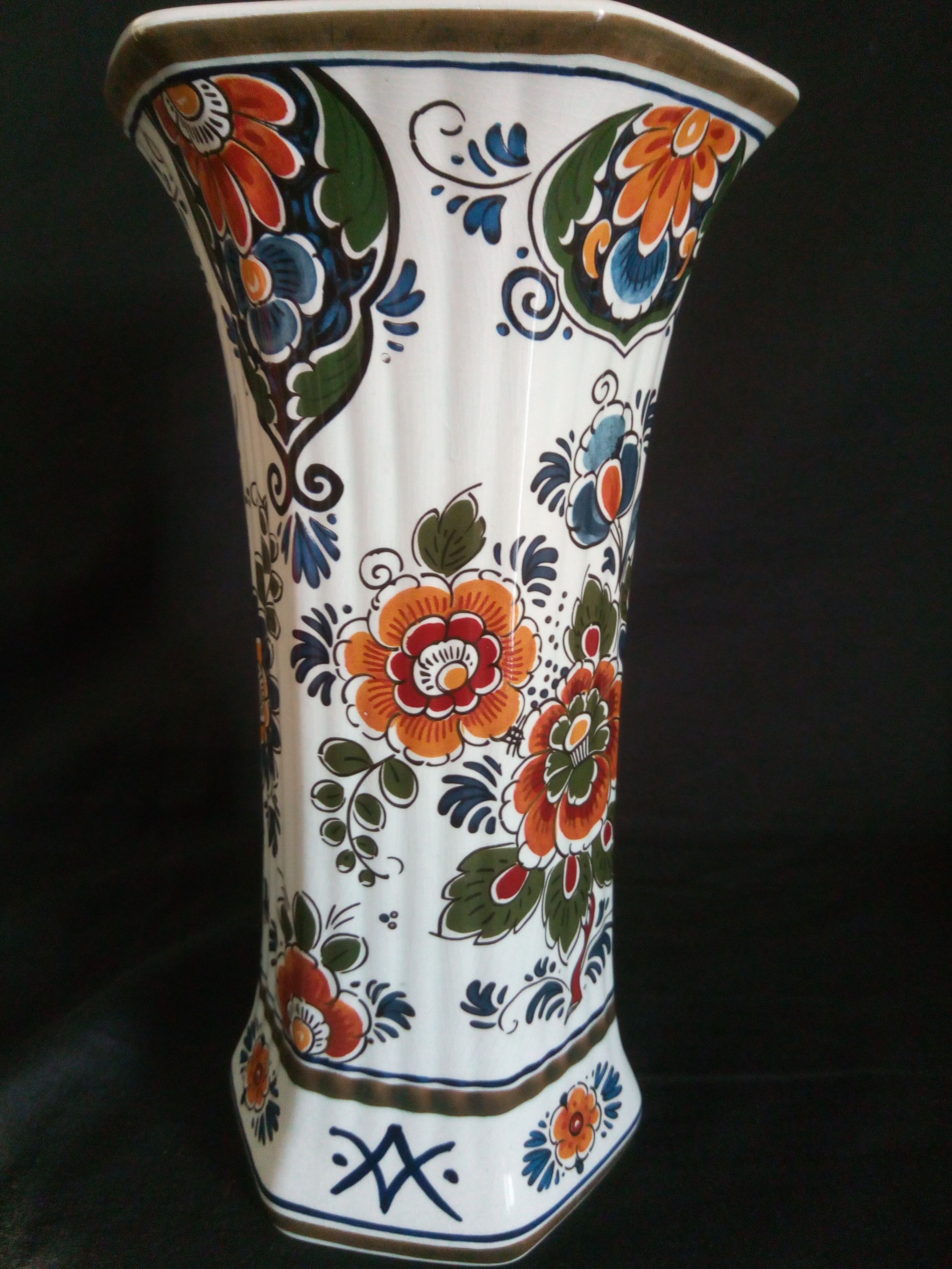 Delft's faience polychrome vase