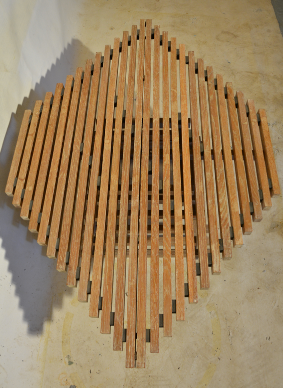 Table ajourée en bois 1980