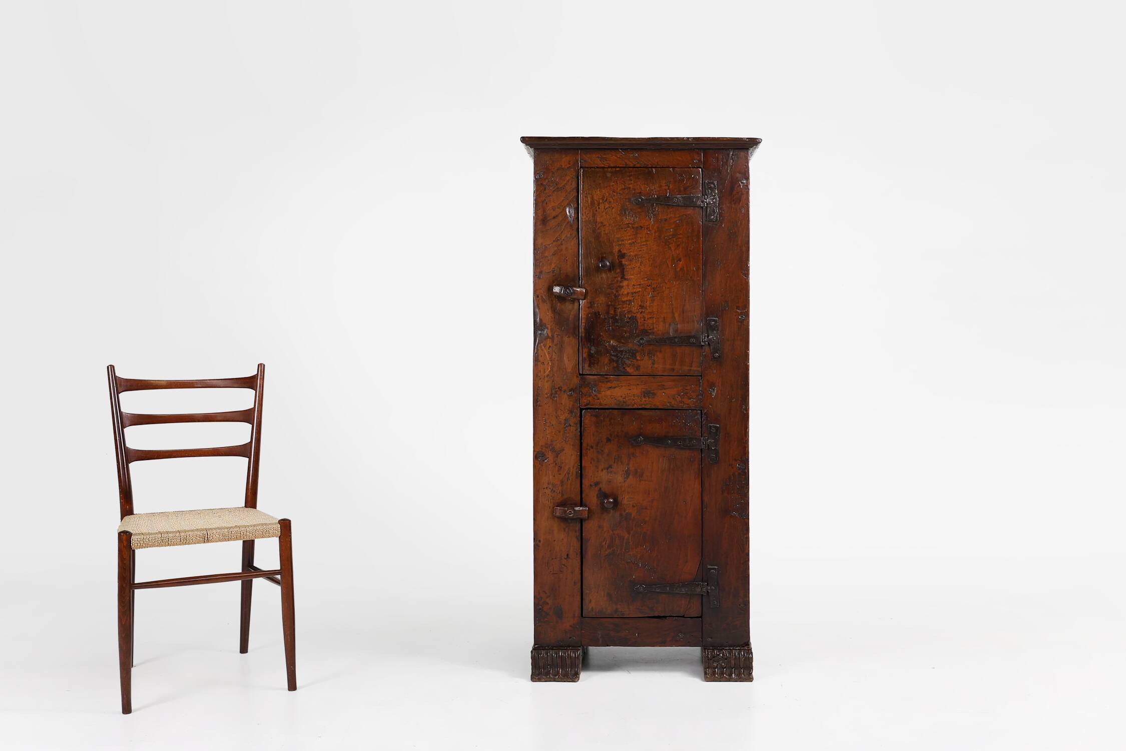 Rare French 16th century oak cabinet with beautiful patina