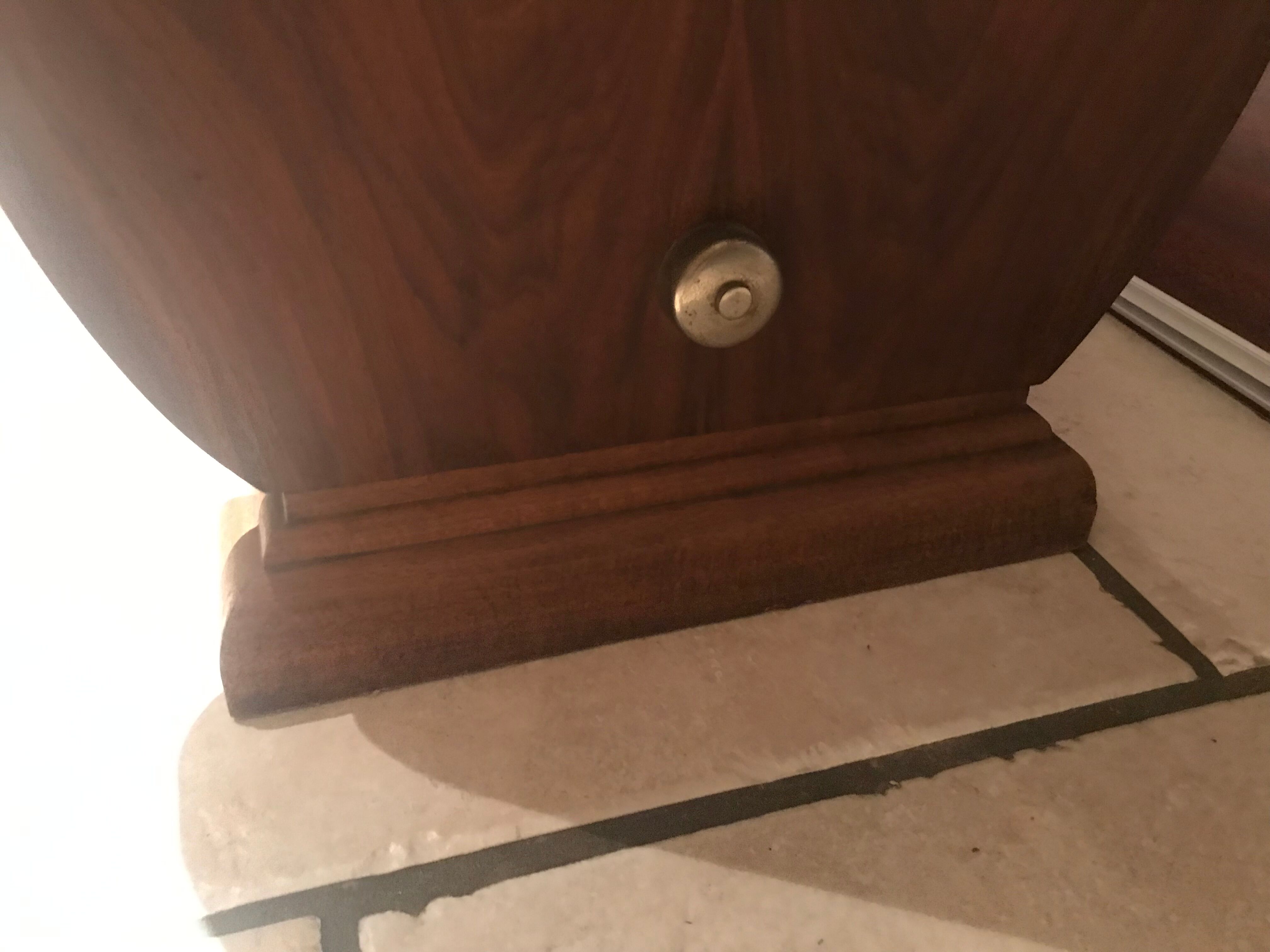 Art Deco era hairdresser