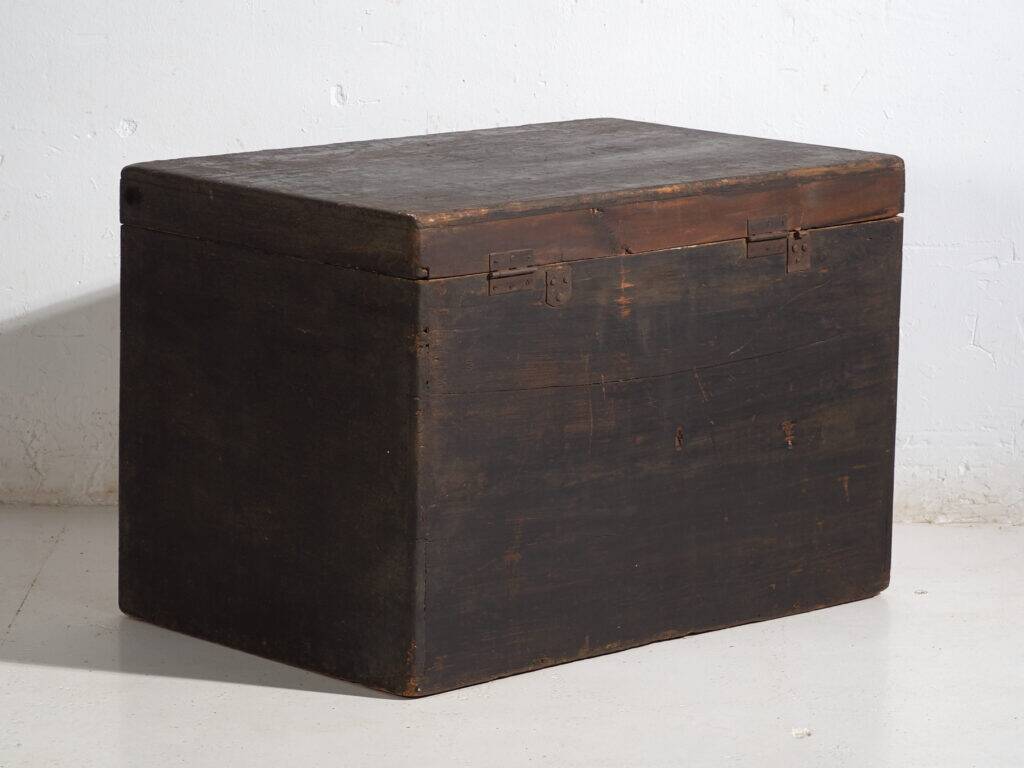 Antique Chinese chest painted in pine wood – China, circa 1900