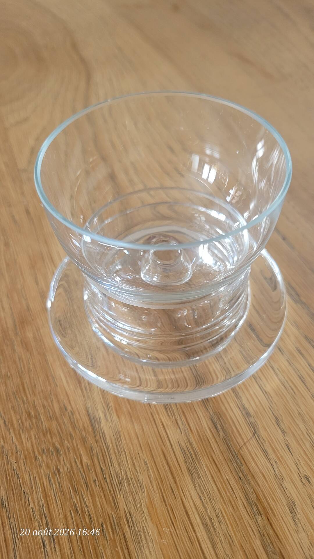 Beurrier en verre transparent,  avec cloche