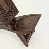 Chaise décorative antique avec sculpture en bois africain