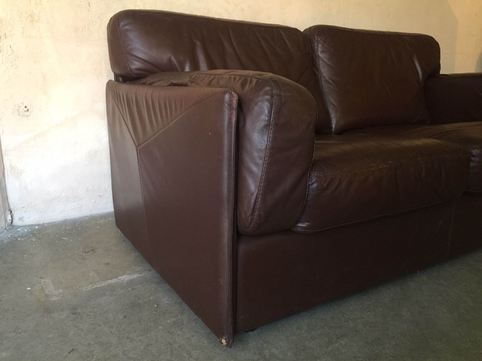 2-seater leather leolux sofa