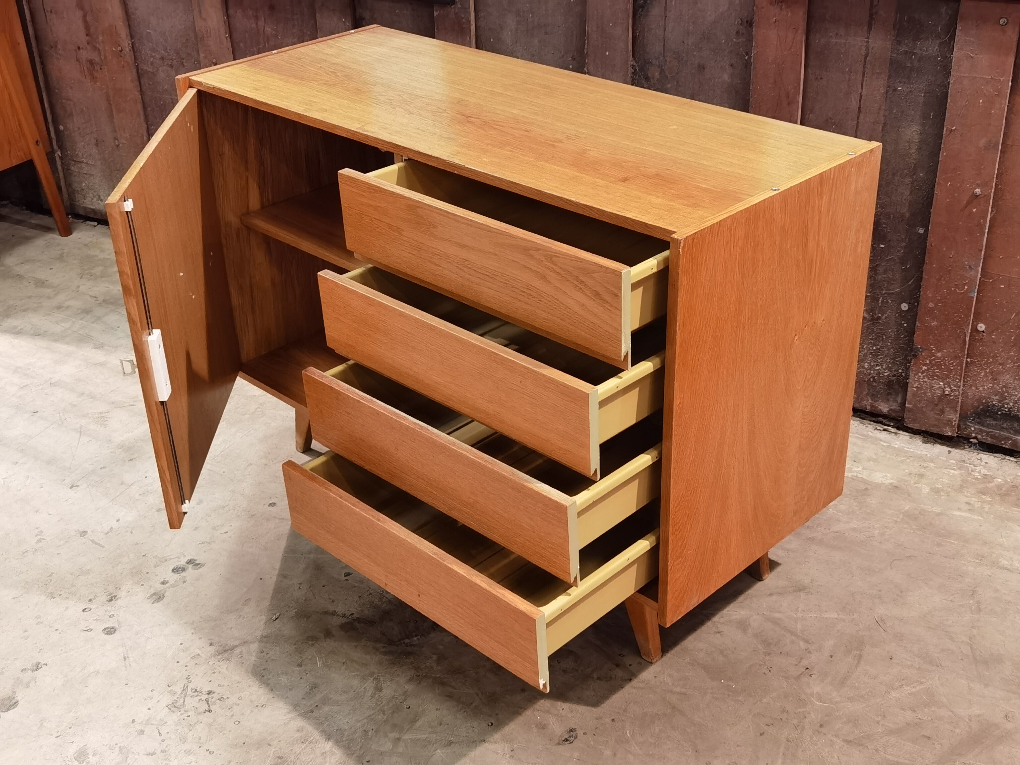 Buffet, U 458 by Jiri Jiroutek