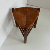 Tabouret tripode triangle