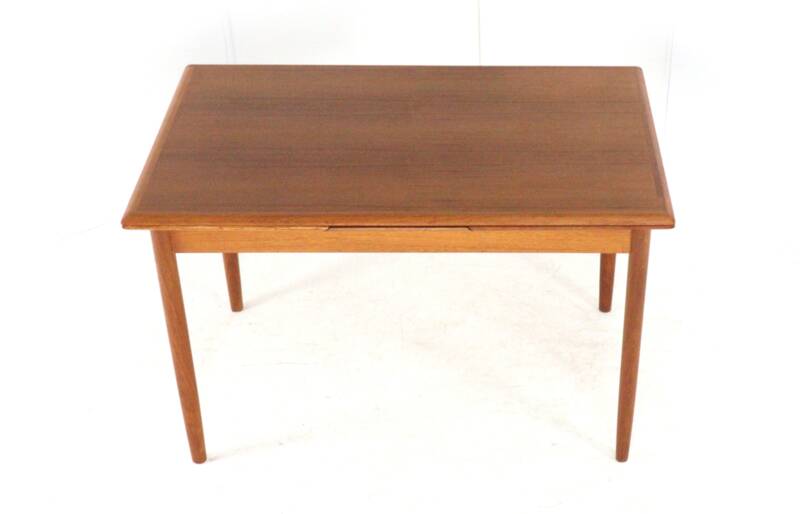 Extendable rectangular dining table "Horsbyg" - Danish design in teak