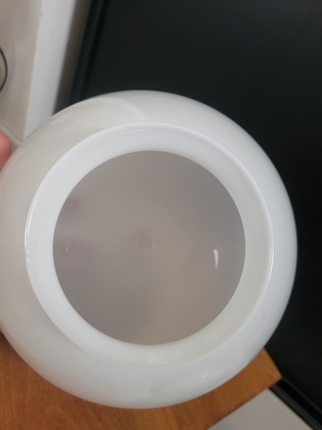 Opaque opaline globe