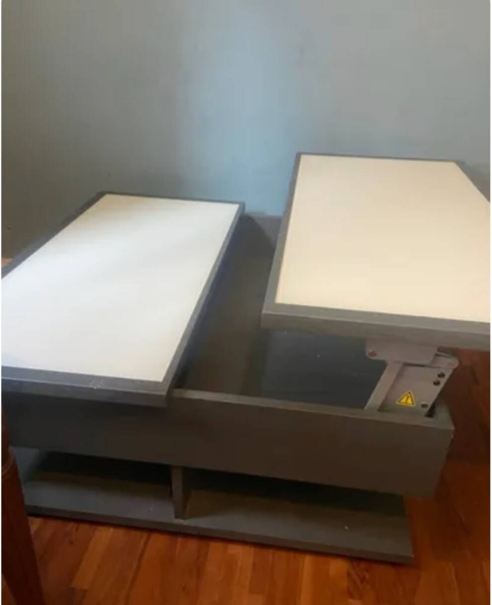 Extendable coffee table