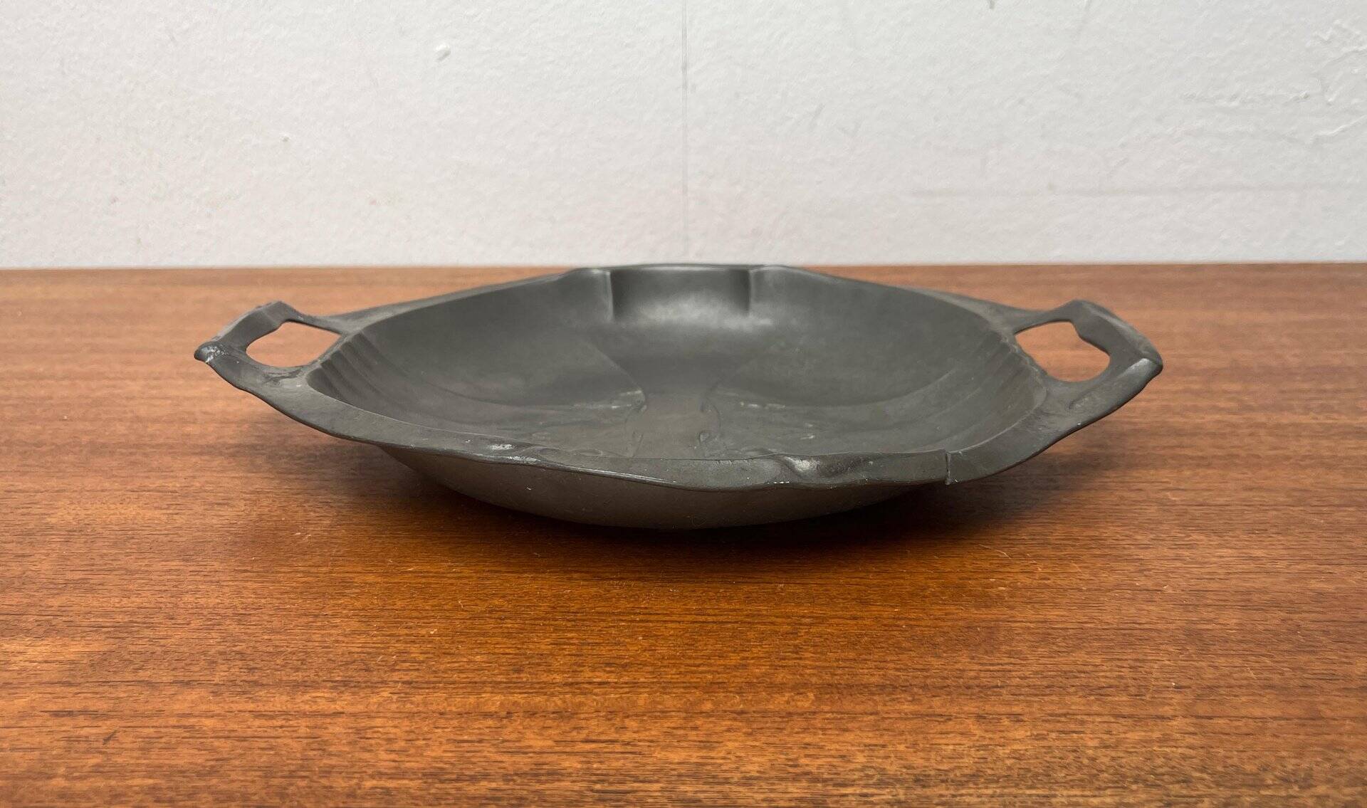 Art Deco Bowl in Tin 4913 by Kayser Zinn