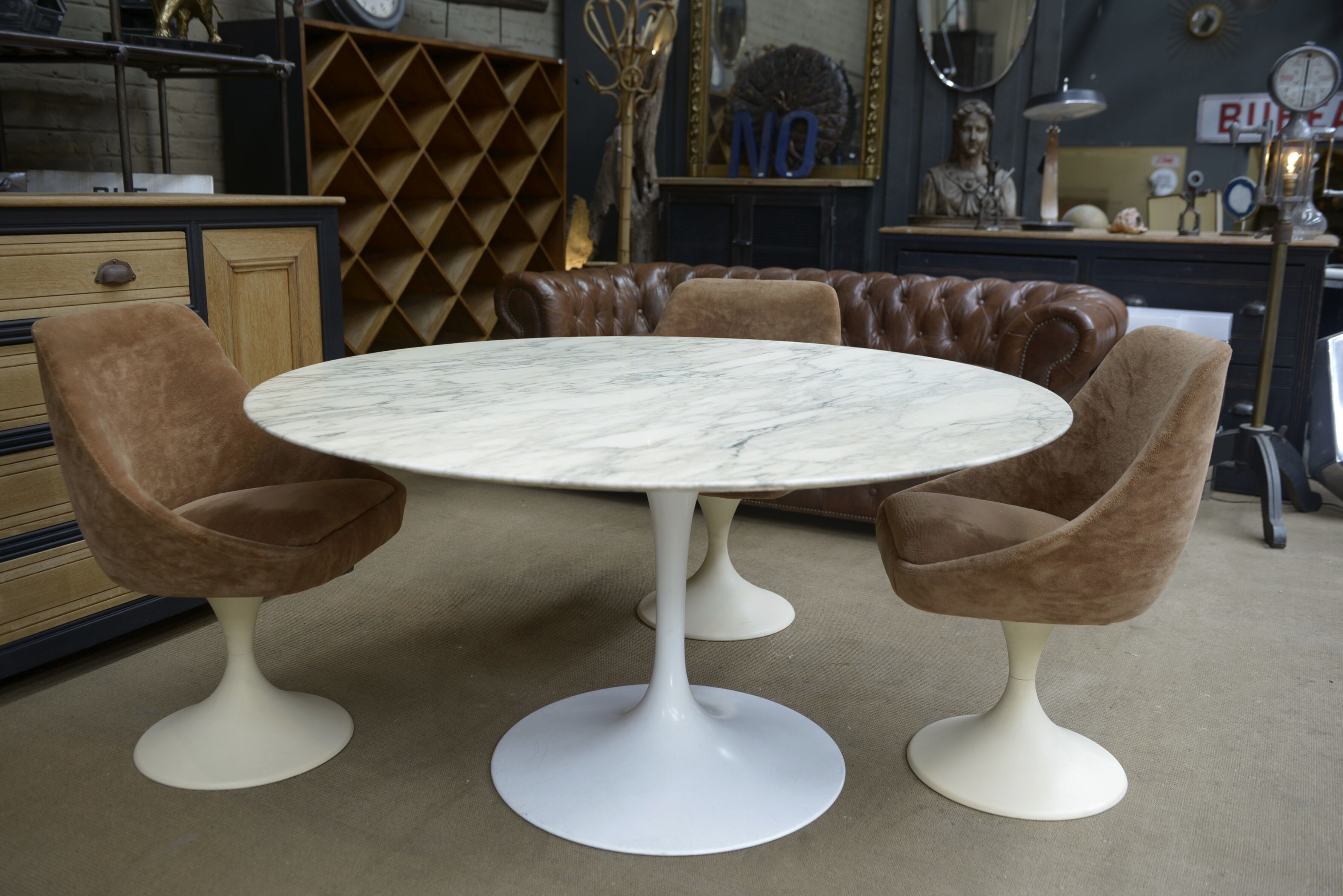 Round table "tulip 137" in marble, Eero Saarinen, Knoll 1960