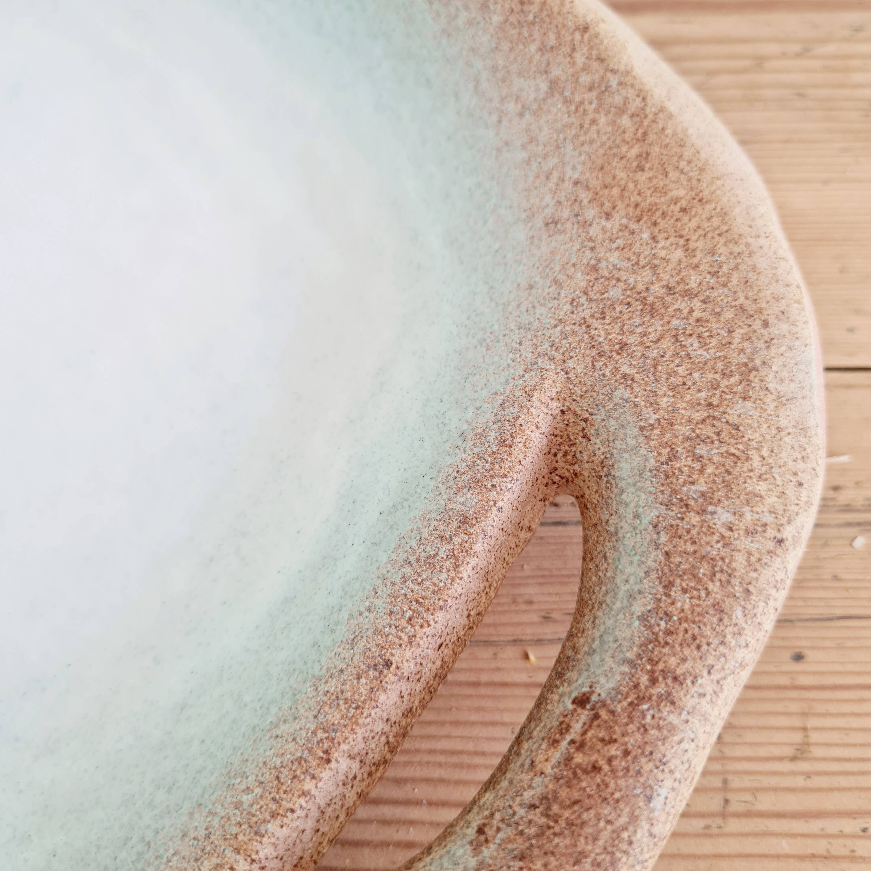 2 blue stoneware dishes