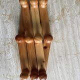 Extendable accordion coat rack in light wood