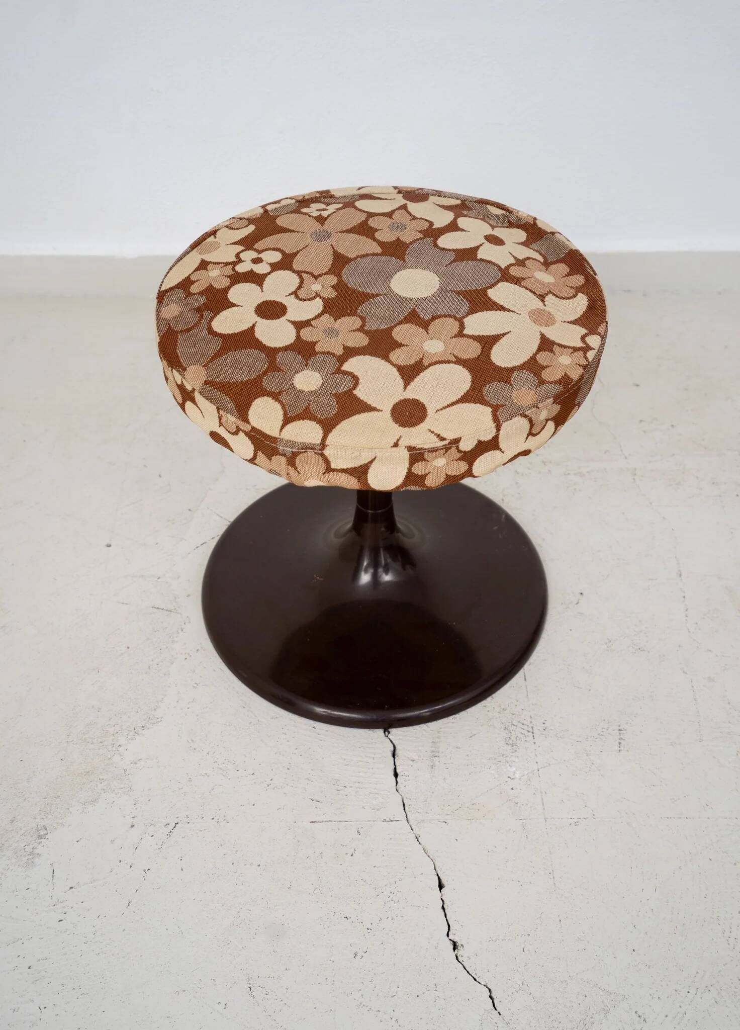 TABOURET FLEURI DES ANNÉES 1960
