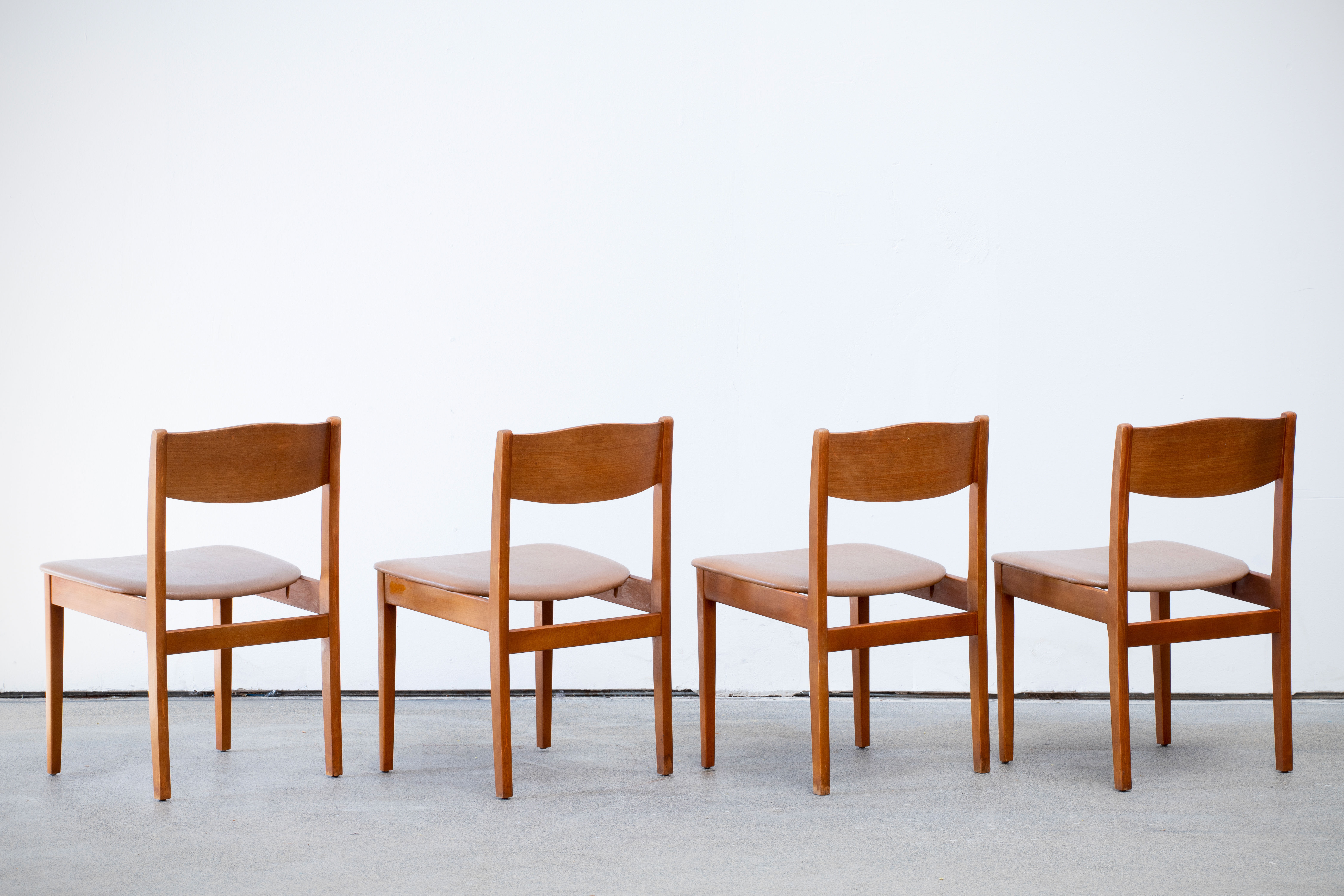 Série de 4 chaises scandinaves vintage 1960