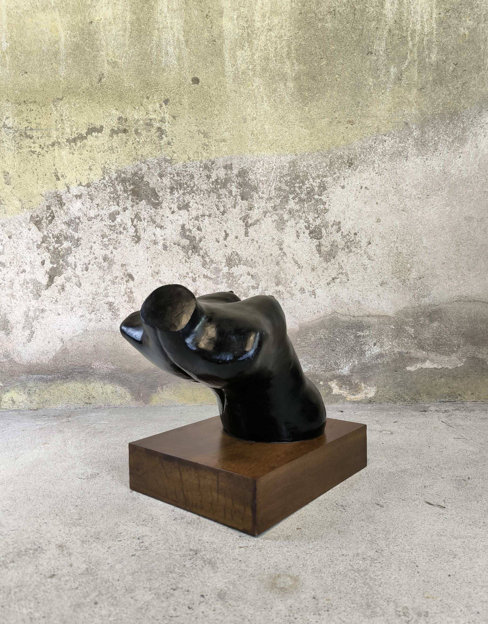 Sculpture buste féminin sur socle bois