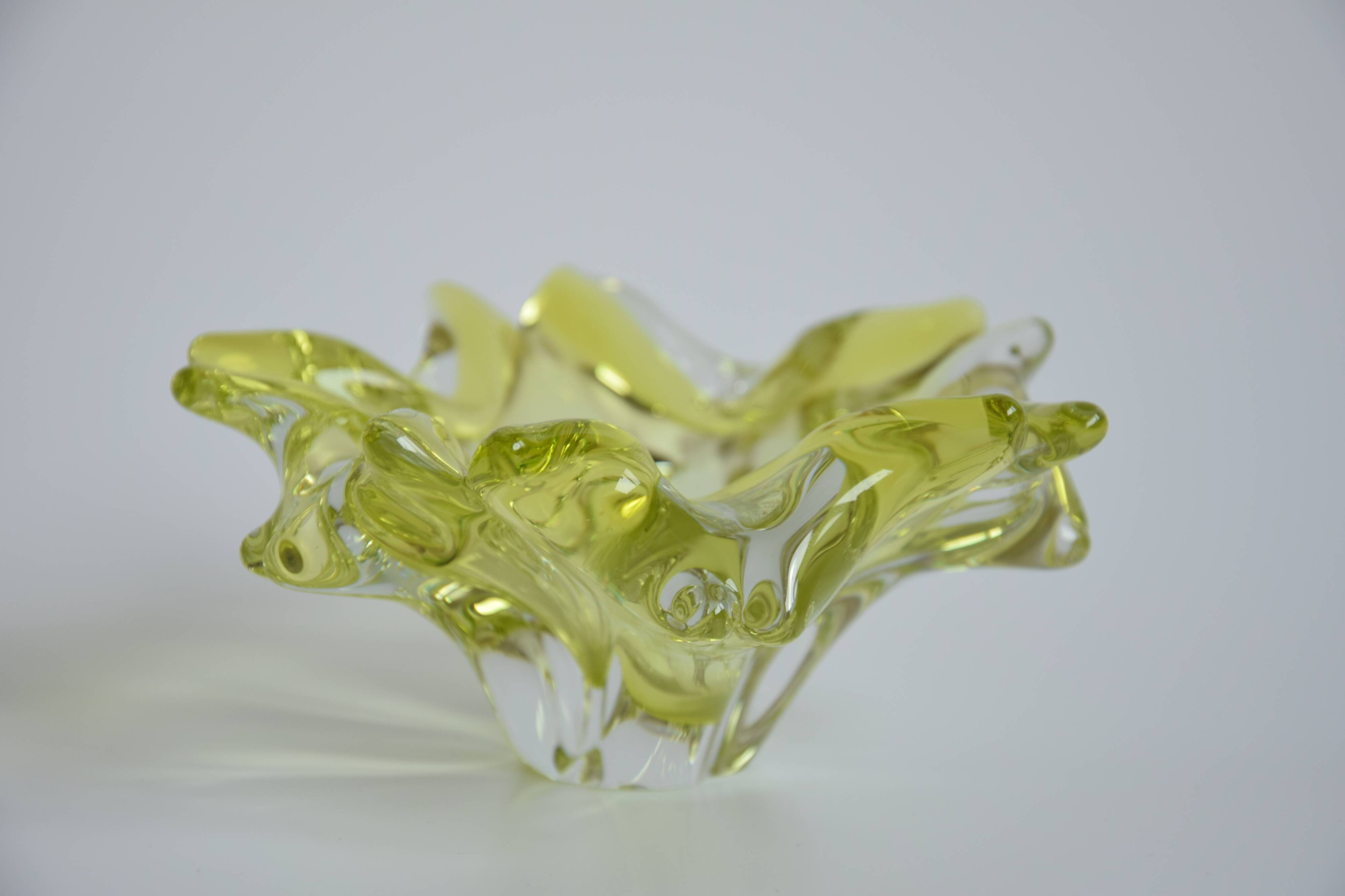 Jaroslav Taraba Art Glass Ashtray Bowl, Lednické Rovné Czechoslovakia