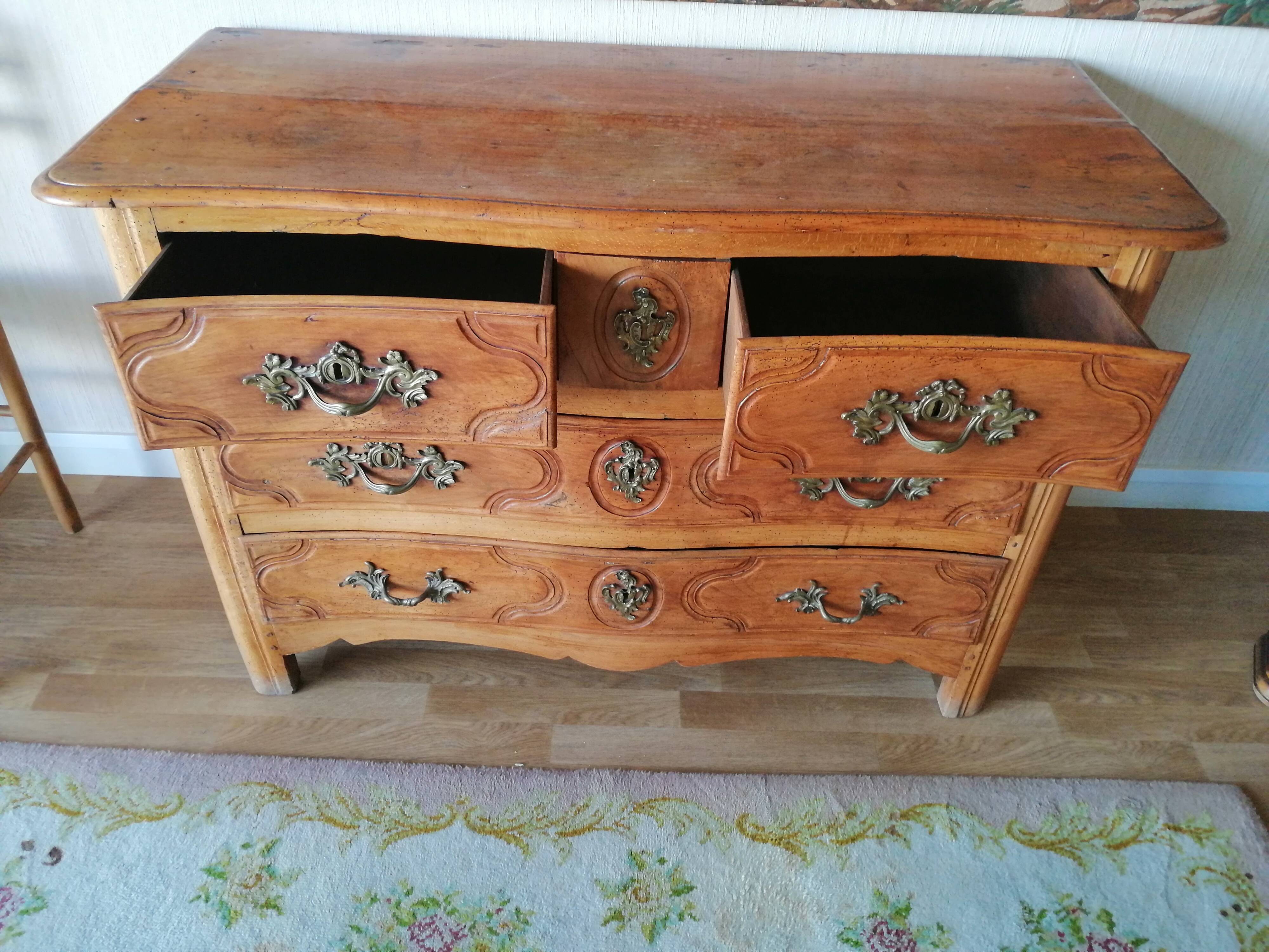 Parisienne Regency dresser