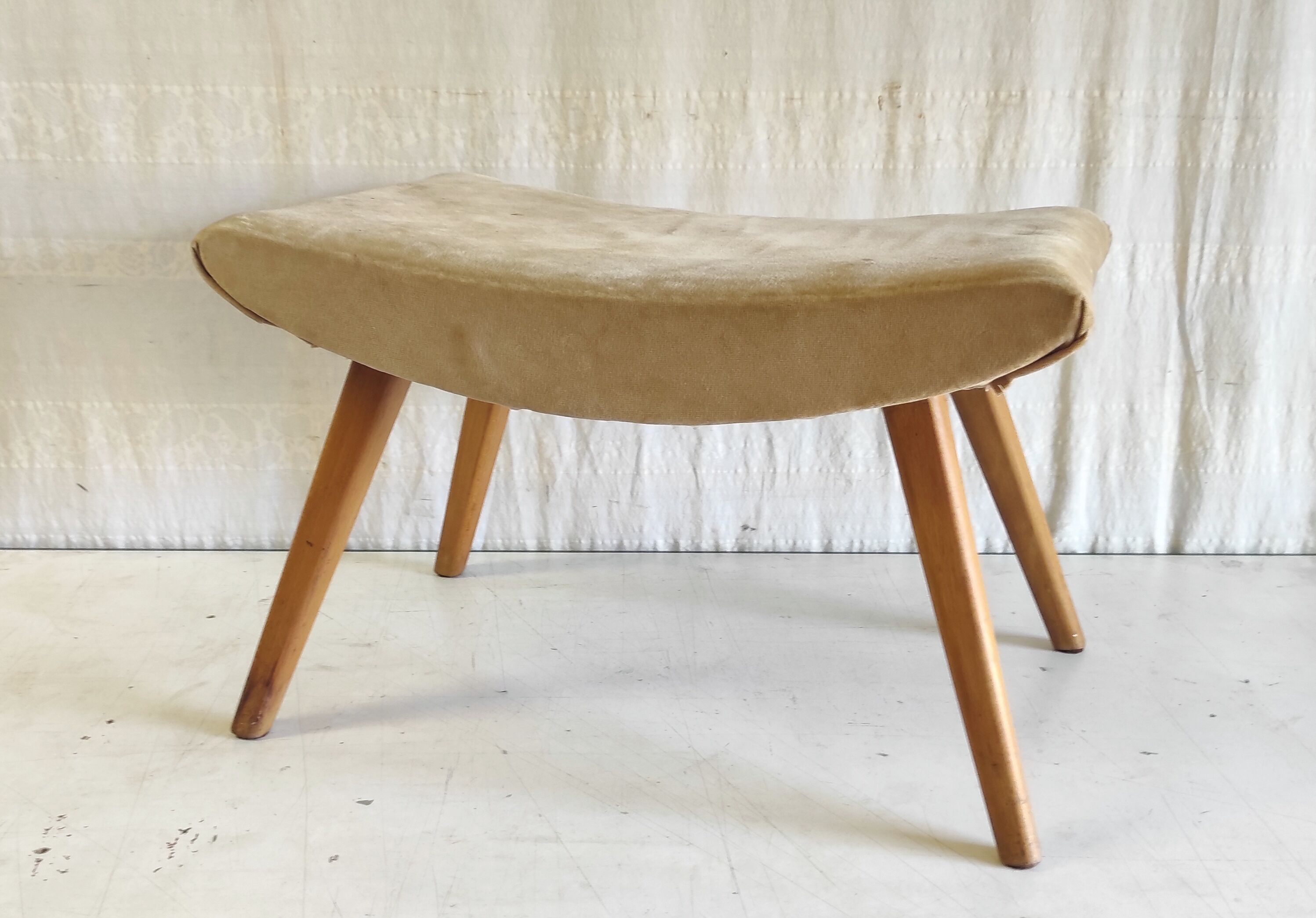 Modernist stool in solid wood - 1950s/60s