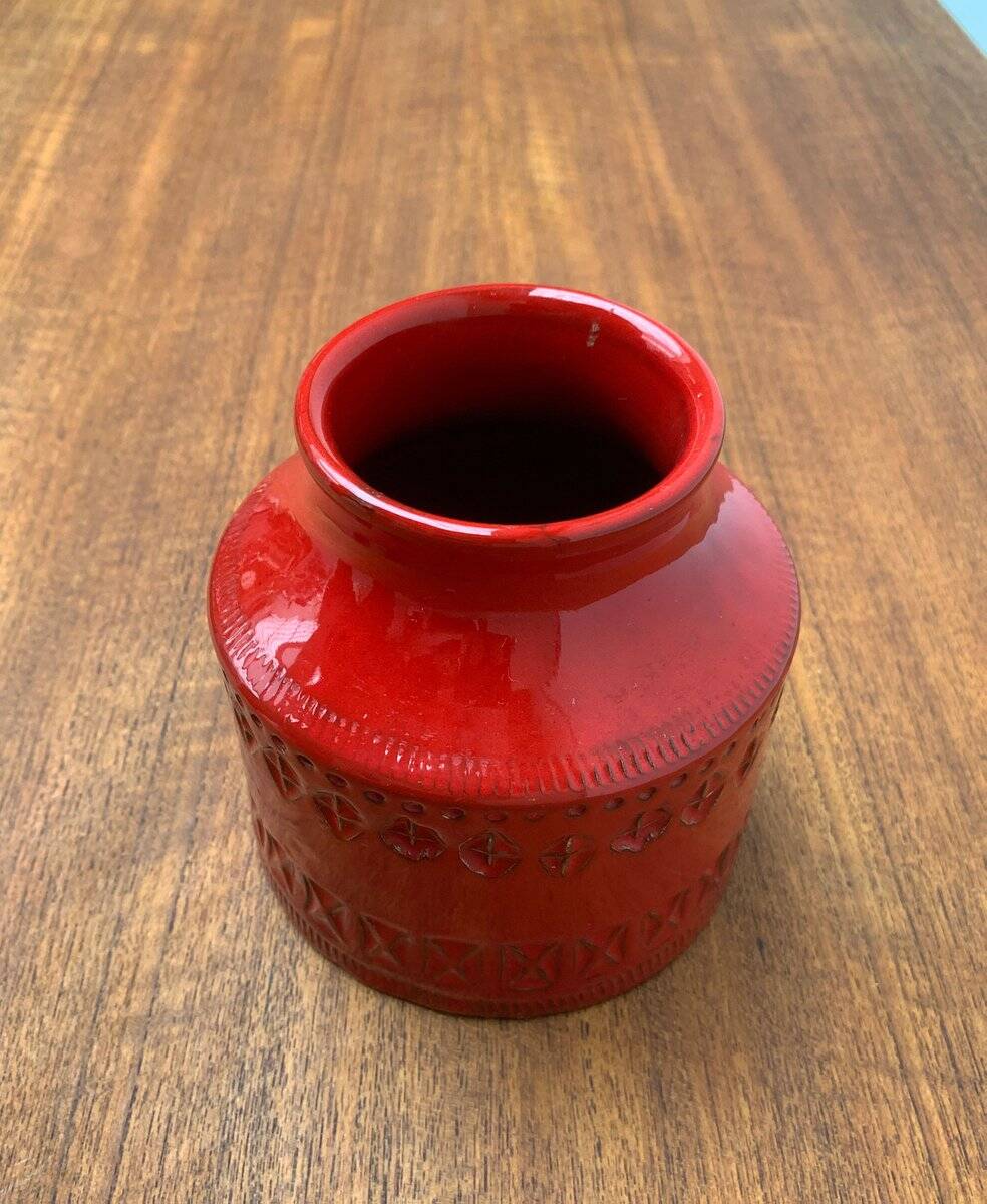 Italian red ceramic vase from the mid-century by Aldo Londi for Bitossi, 1960s.