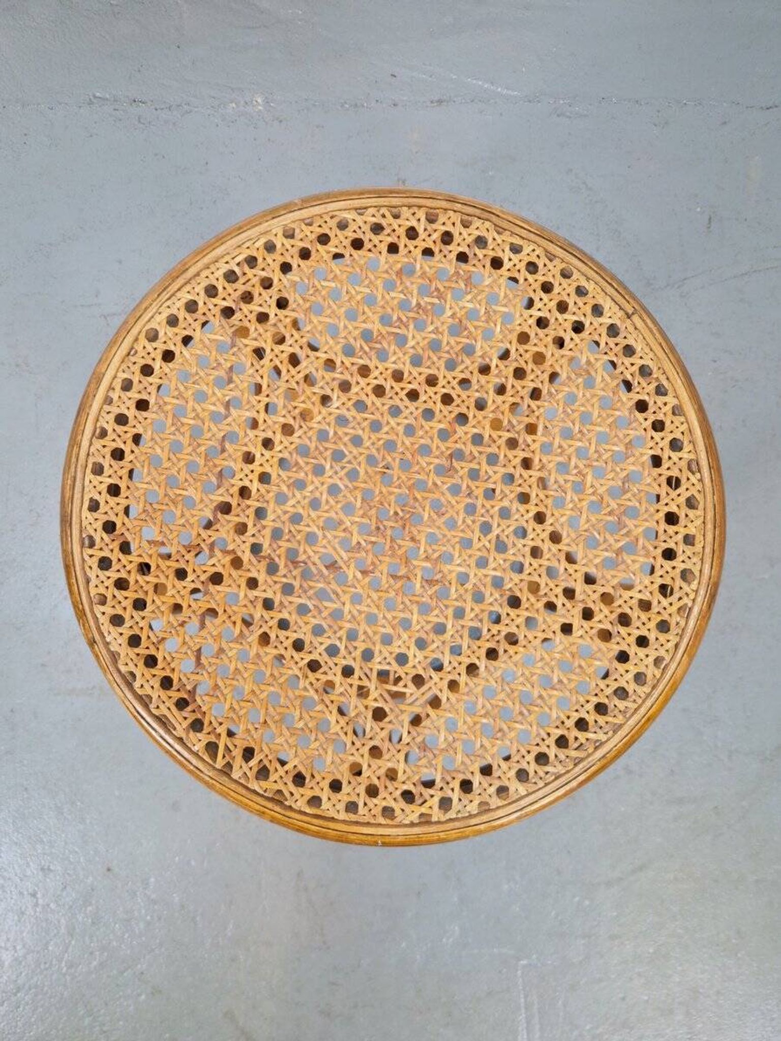 Tabouret rond en bois cintré et en osier, années 1970