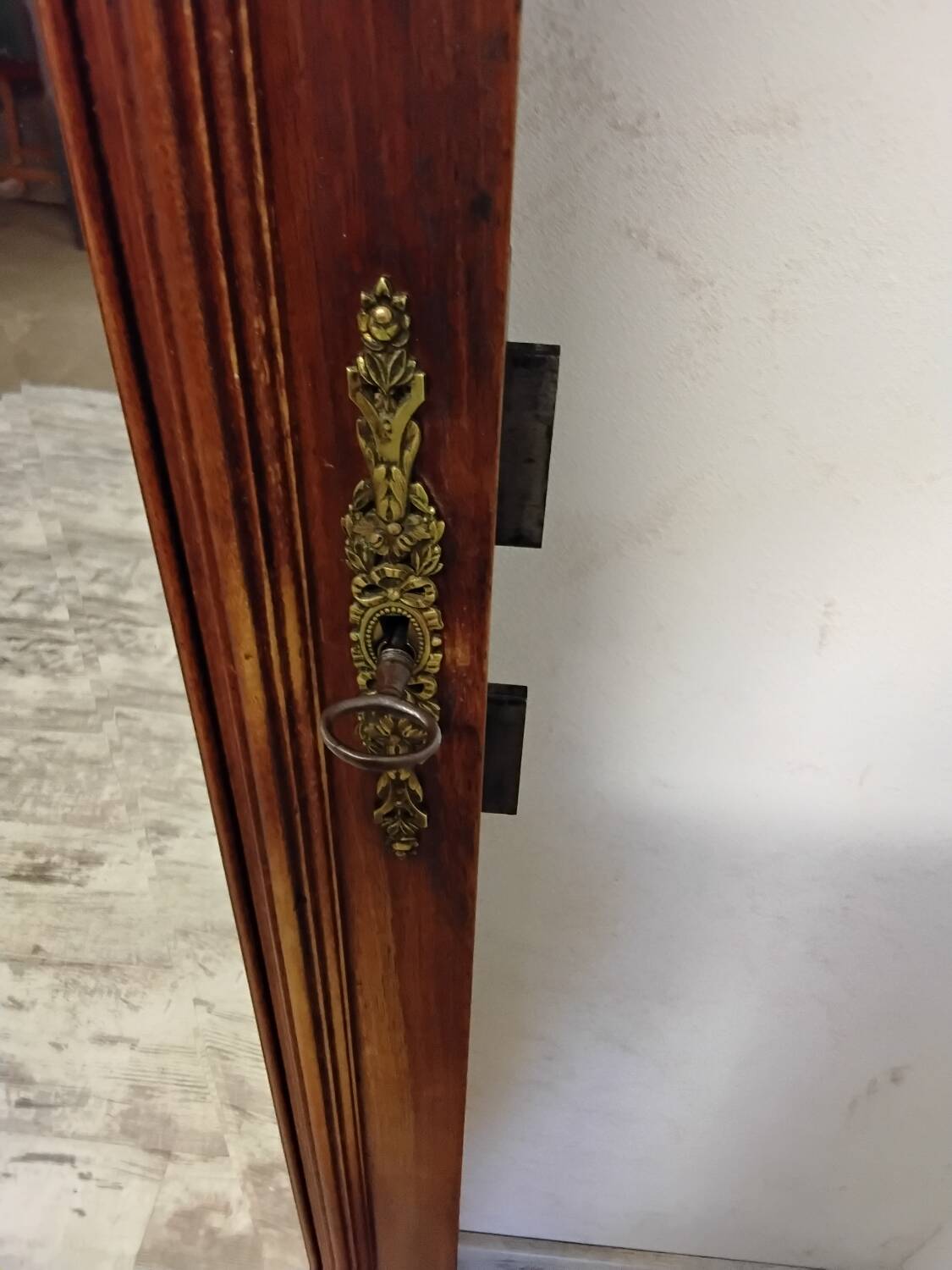 Large mirror/wardrobe door