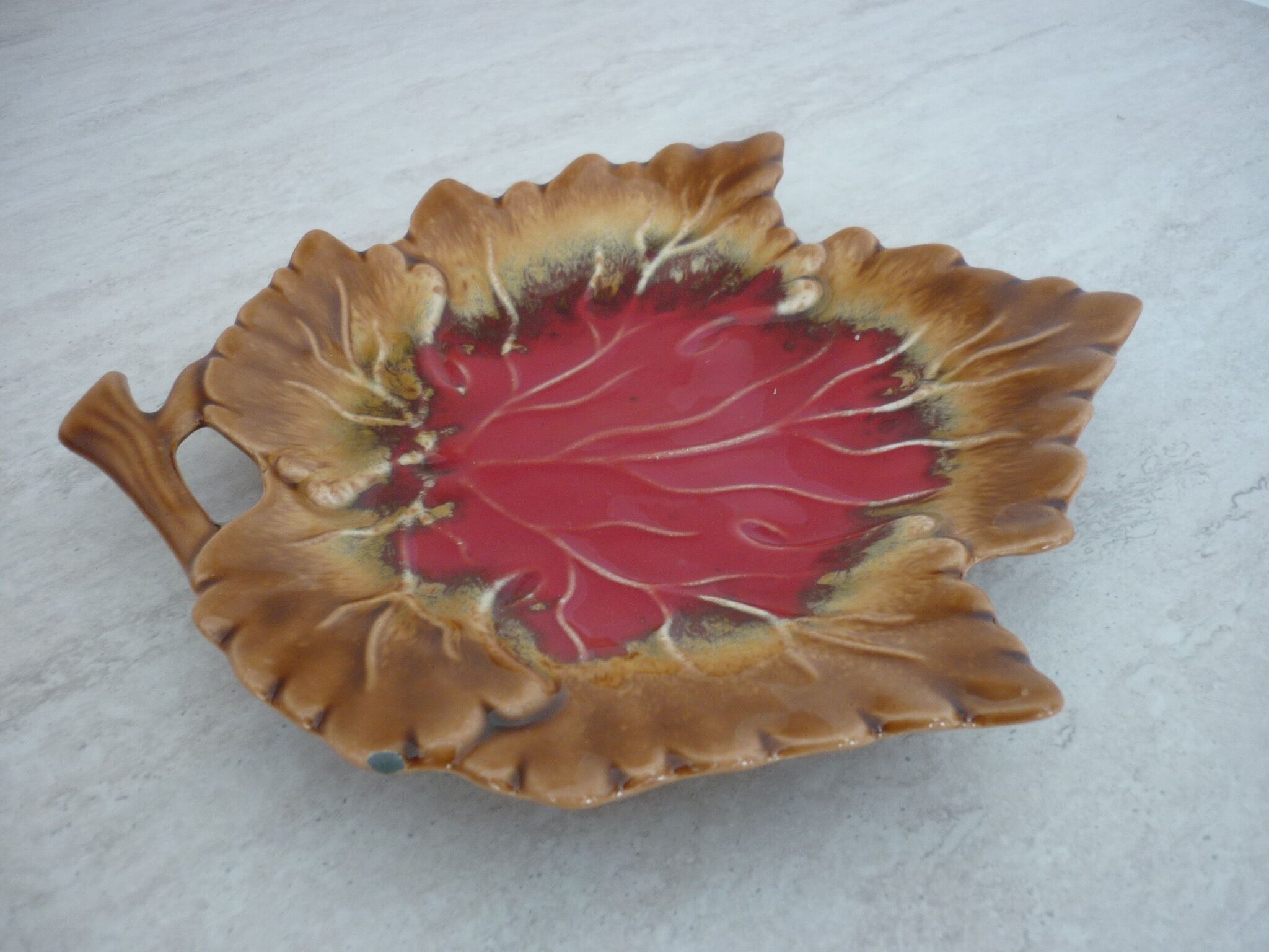 Empty pocket in ceramic