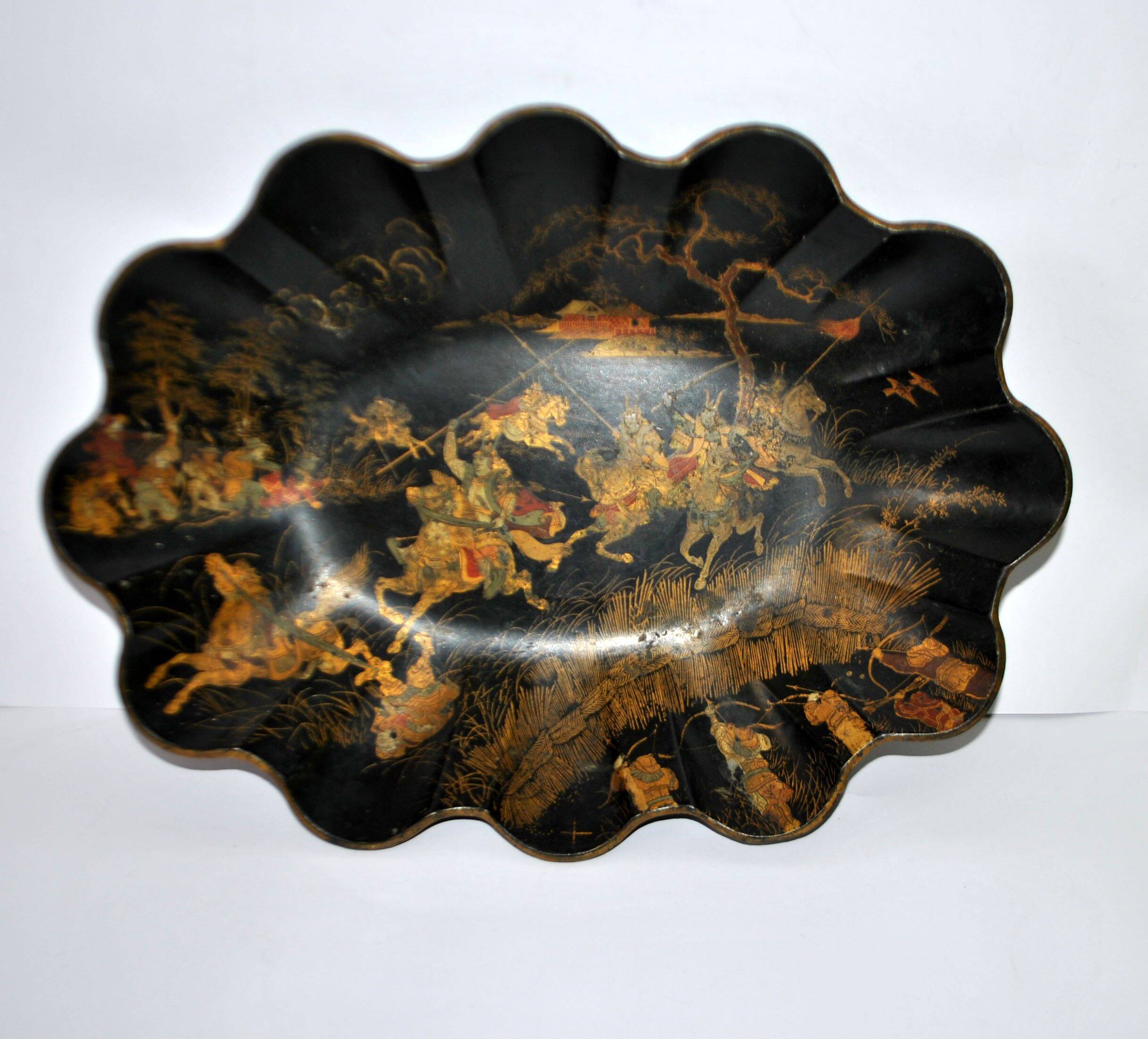 Chinese lacquer basket plateau Napoleon III with gold decoration, Japan combat, 19th century.