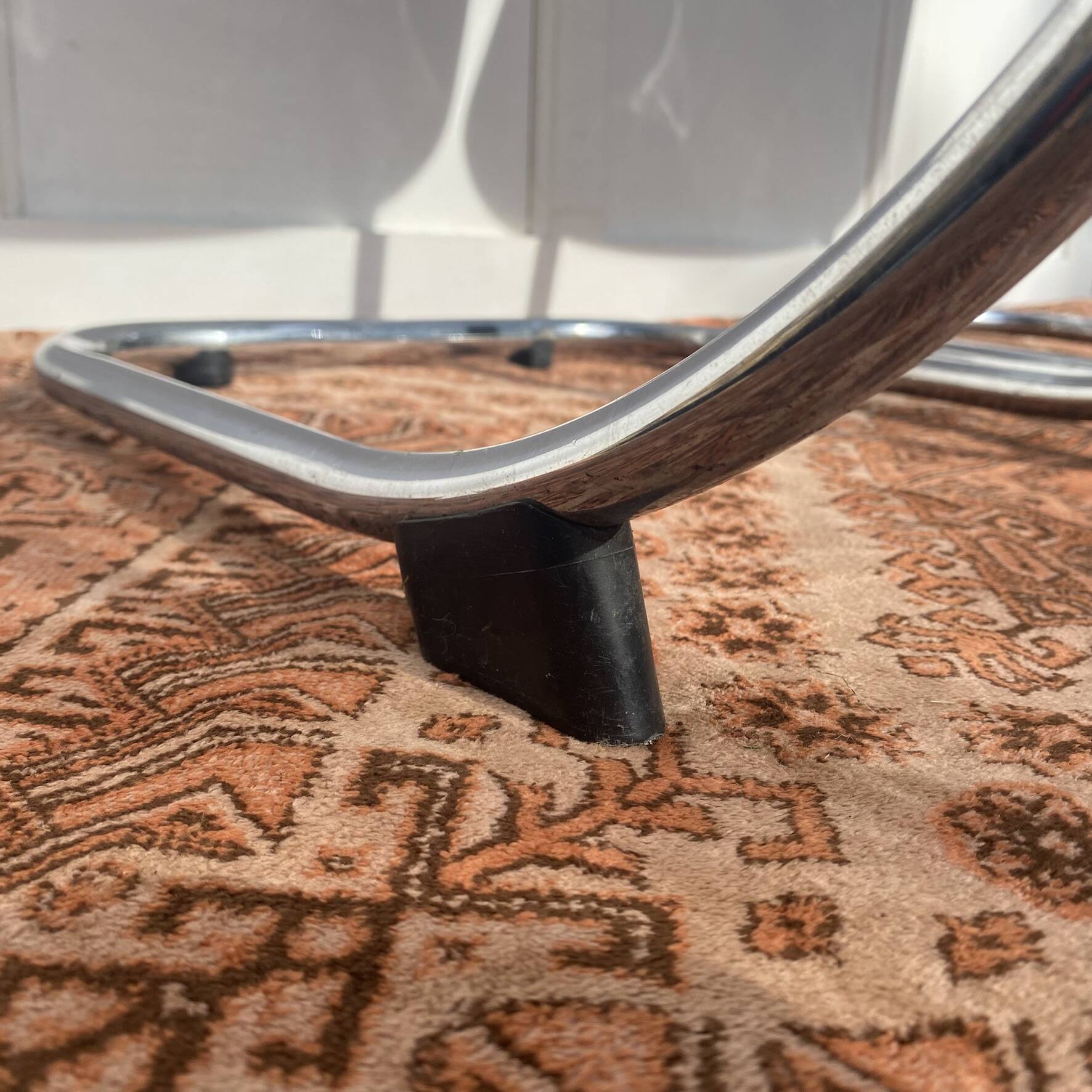 Chaises traineau cantilever chrome et skai années 70