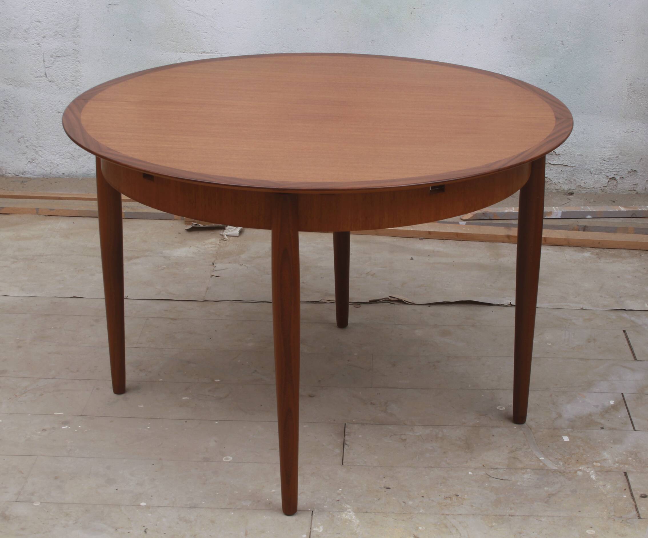1960s round diningtable in teak from Lübke