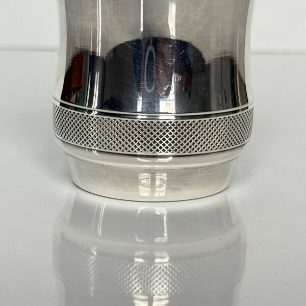 Élégante timbale en métal argenté   Christofle