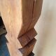 Sculpture ethnique brutaliste / Totem , bois massif sur socle