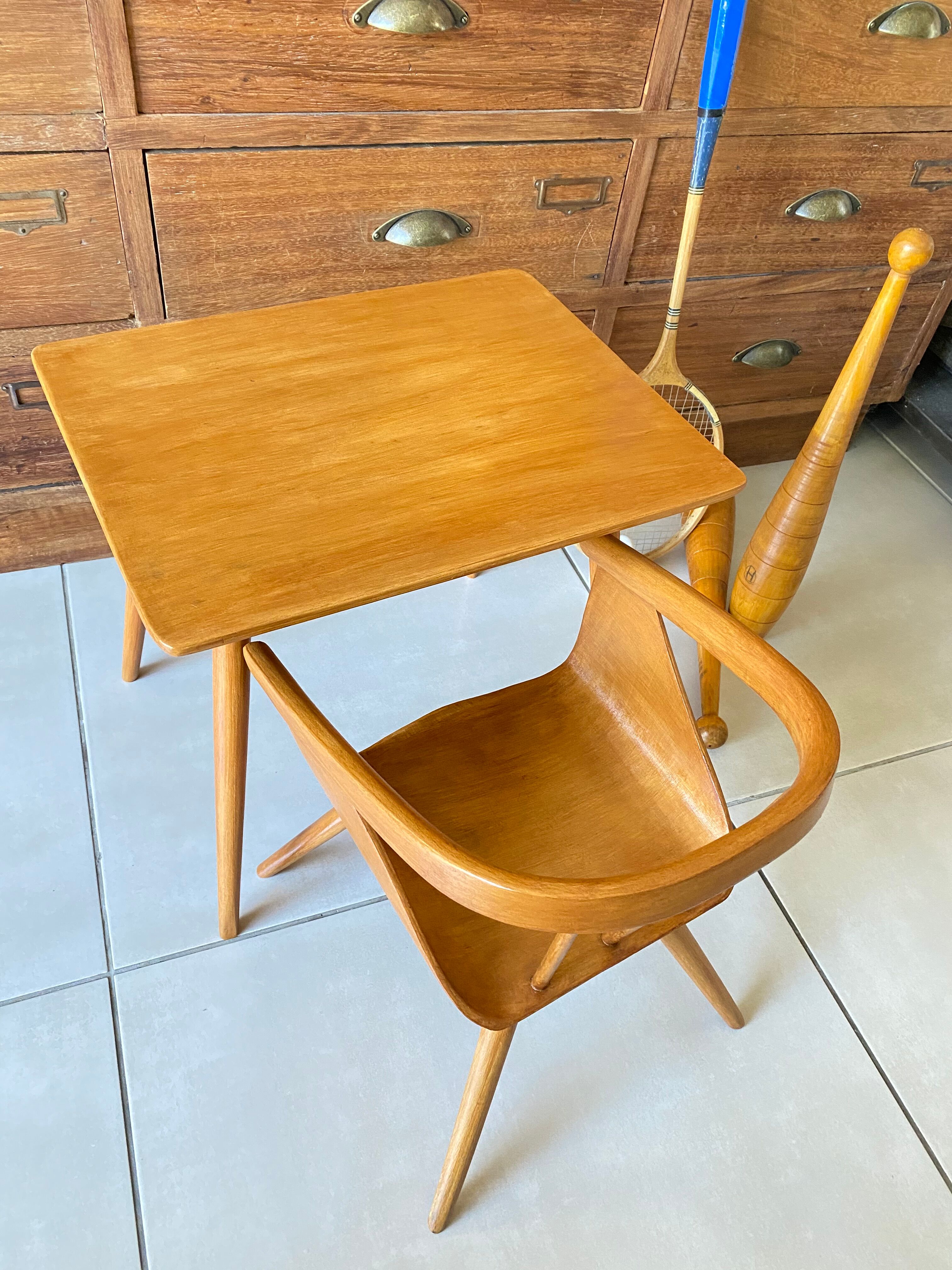 Ensemble bureau et fauteuil enfant Baumann