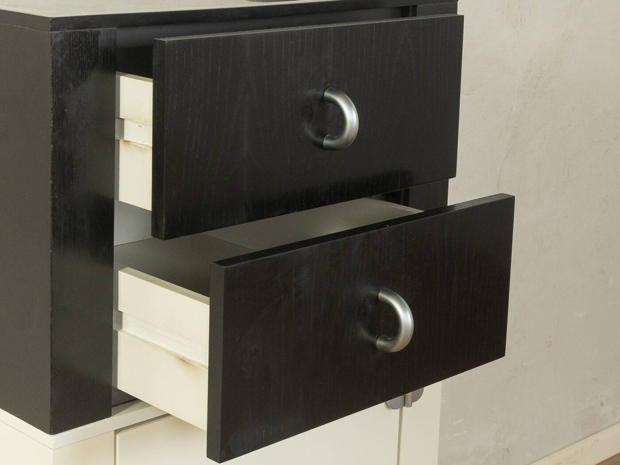 1980s chest of drawers with clear contrast design