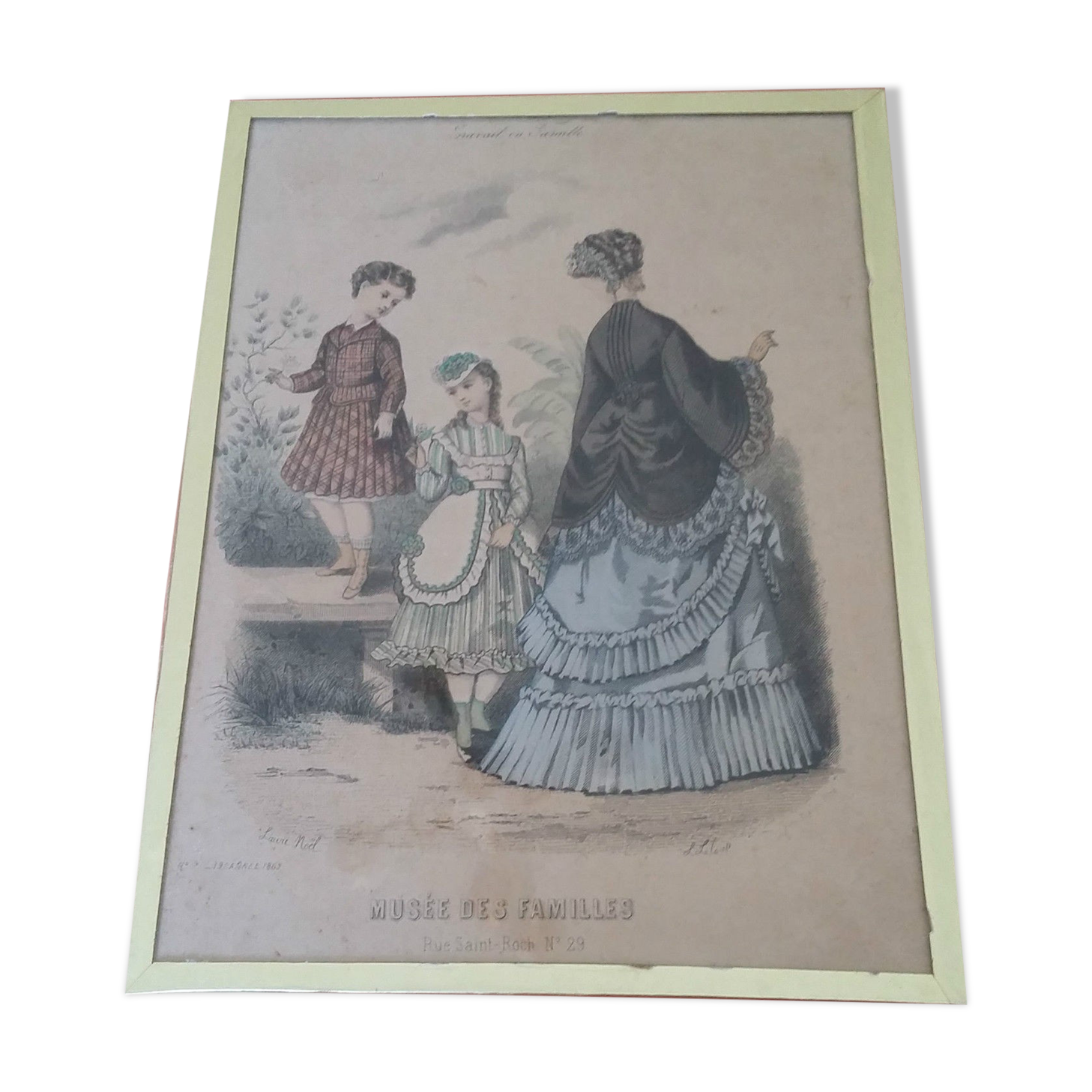 Old fashion engraving museum of families under glass