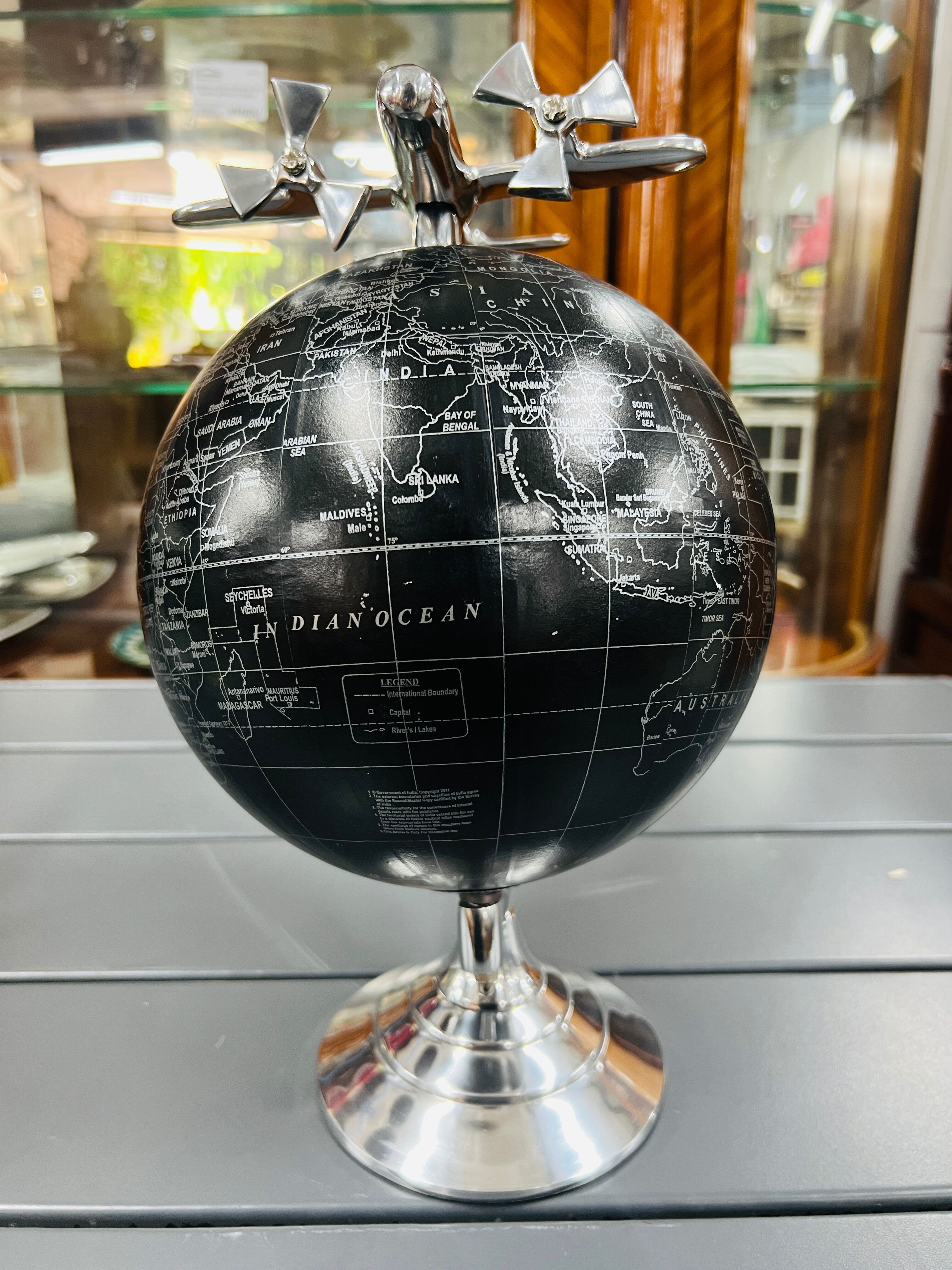 Aluminum globe to be laid with an aircraft axle