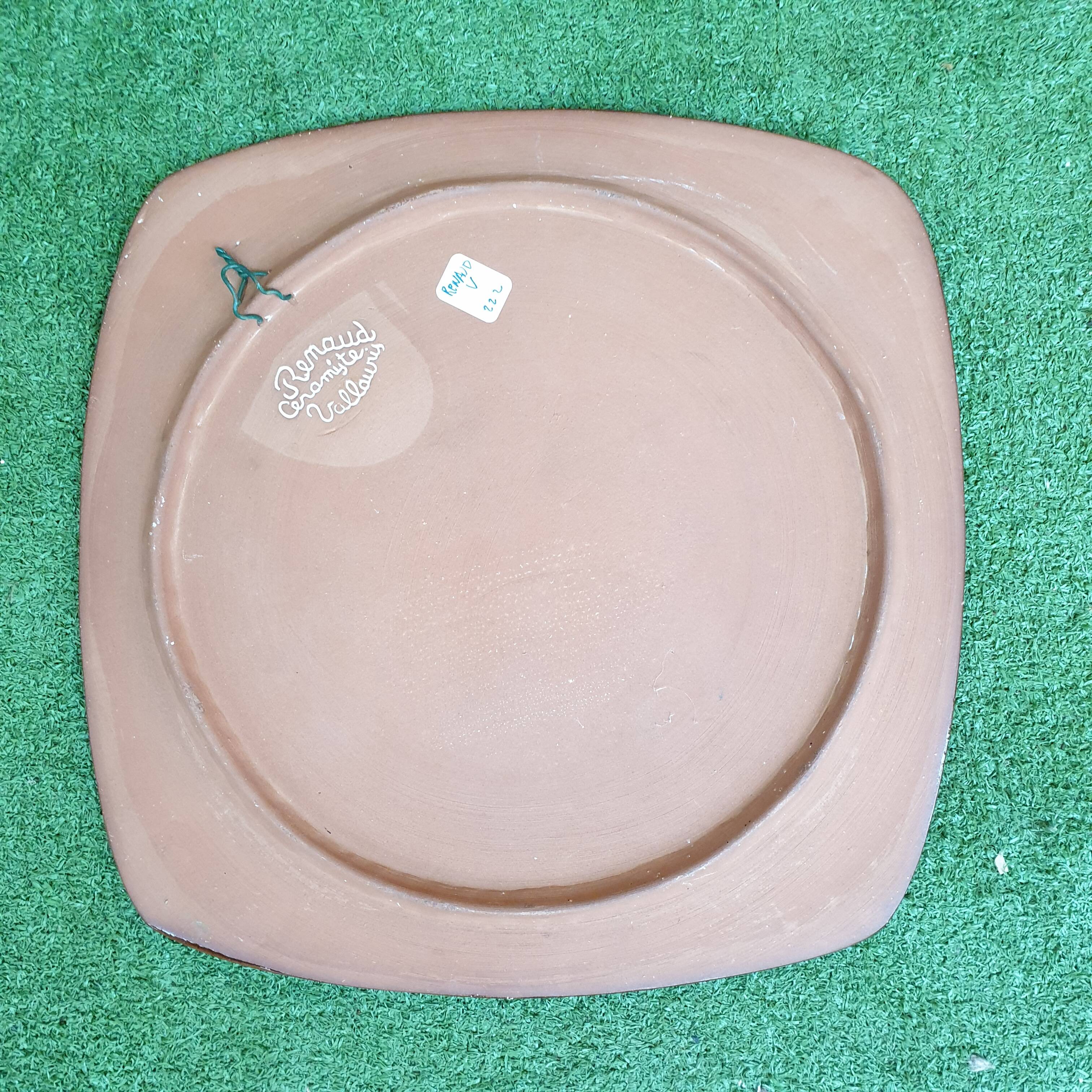 Renaud's ceramic flat vallauris