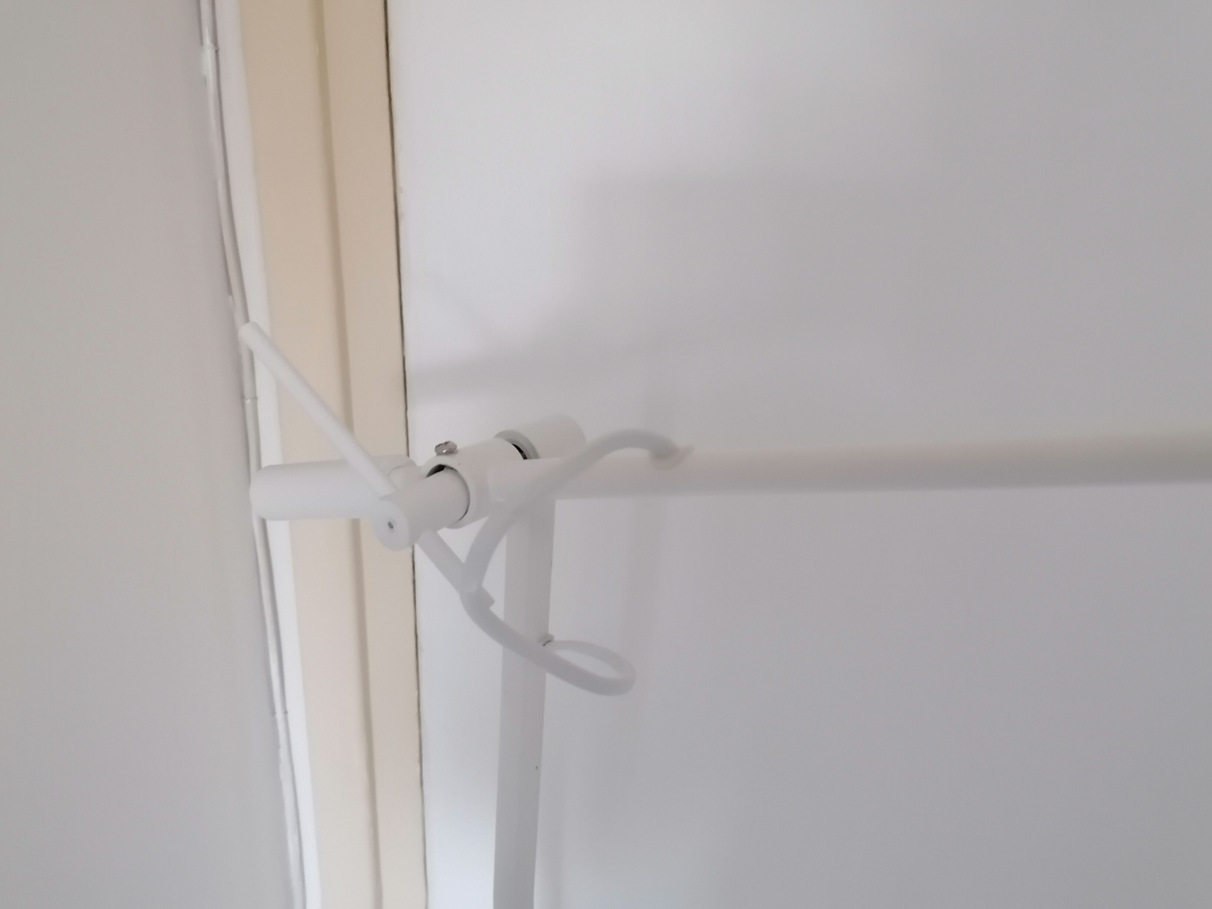 Scandinavian style pendulum lamp