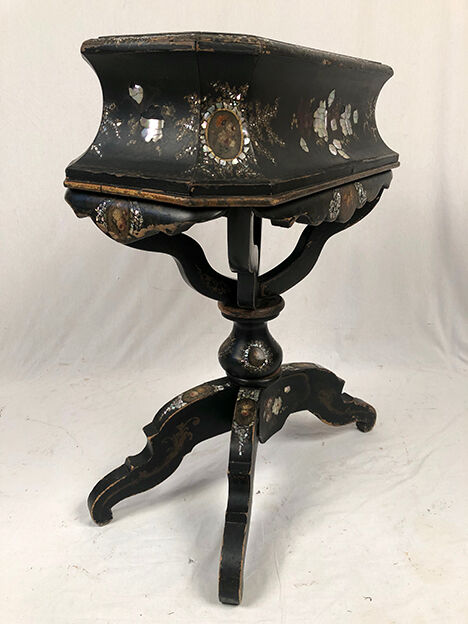 Blackened wooden planter decorated with flowers in medallions and mother-of-pearl burgauty, Napoleon III