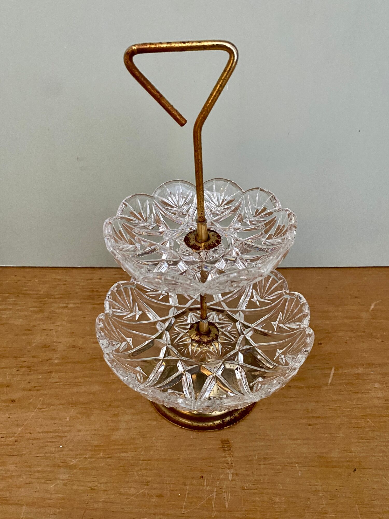 Porte bijoux ou serviteur vintage en verre ciselé et laiton