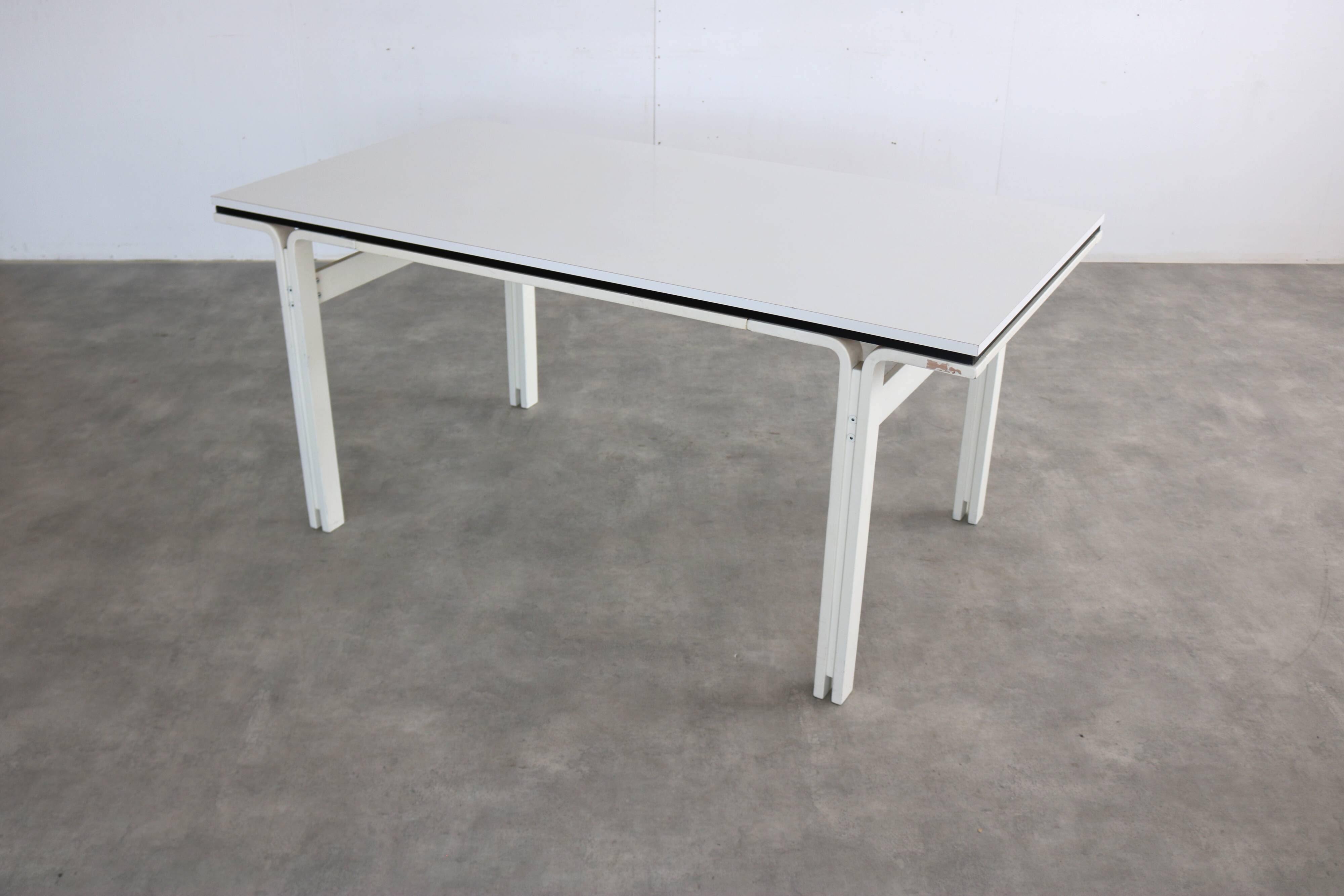 vintage dining table | table | 70s | Pastoe