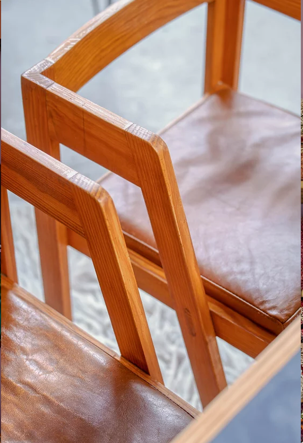 Ensemble de 4 chaises et table avec plateau en formica